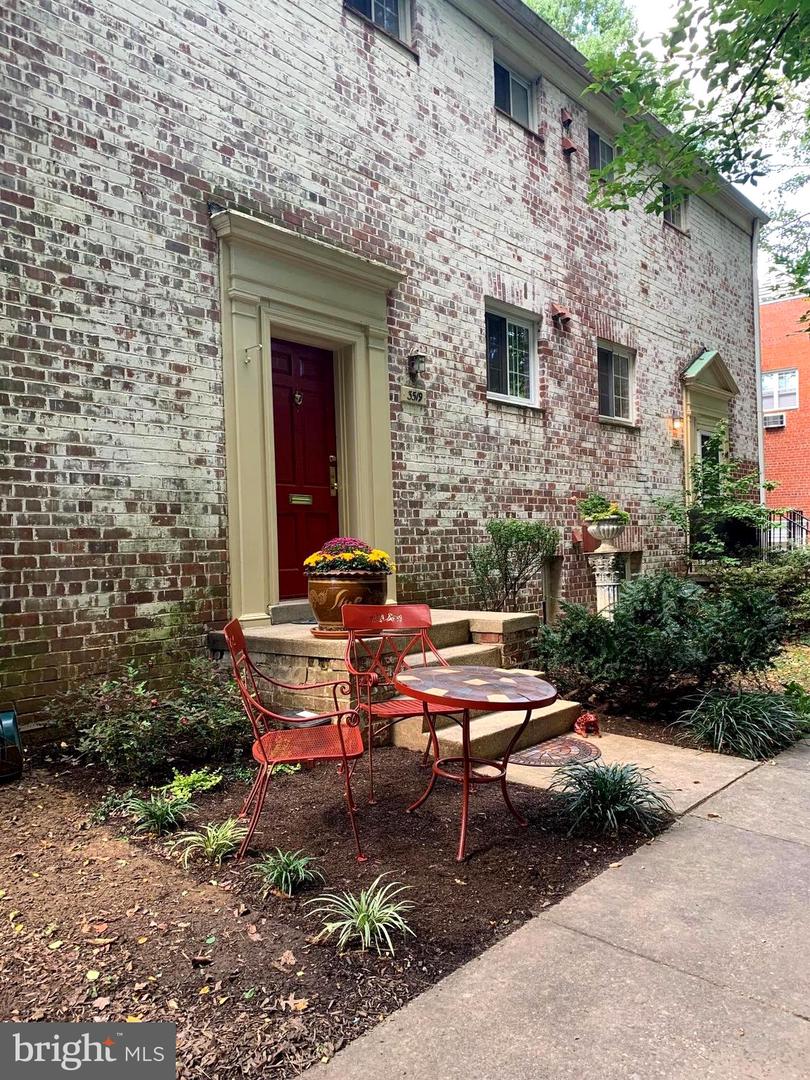3519 VALLEY DR, ALEXANDRIA, Virginia 22302, 2 Bedrooms Bedrooms, ,1 BathroomBathrooms,Residential,For sale,3519 VALLEY DR,VAAX2050700 MLS # VAAX2050700