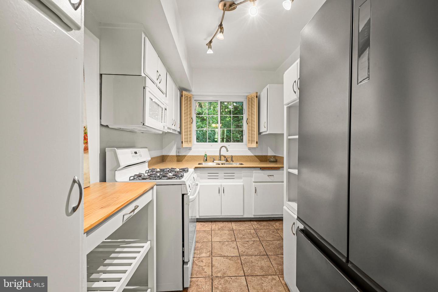 3519 VALLEY DR, ALEXANDRIA, Virginia 22302, 2 Bedrooms Bedrooms, ,1 BathroomBathrooms,Residential,For sale,3519 VALLEY DR,VAAX2050700 MLS # VAAX2050700