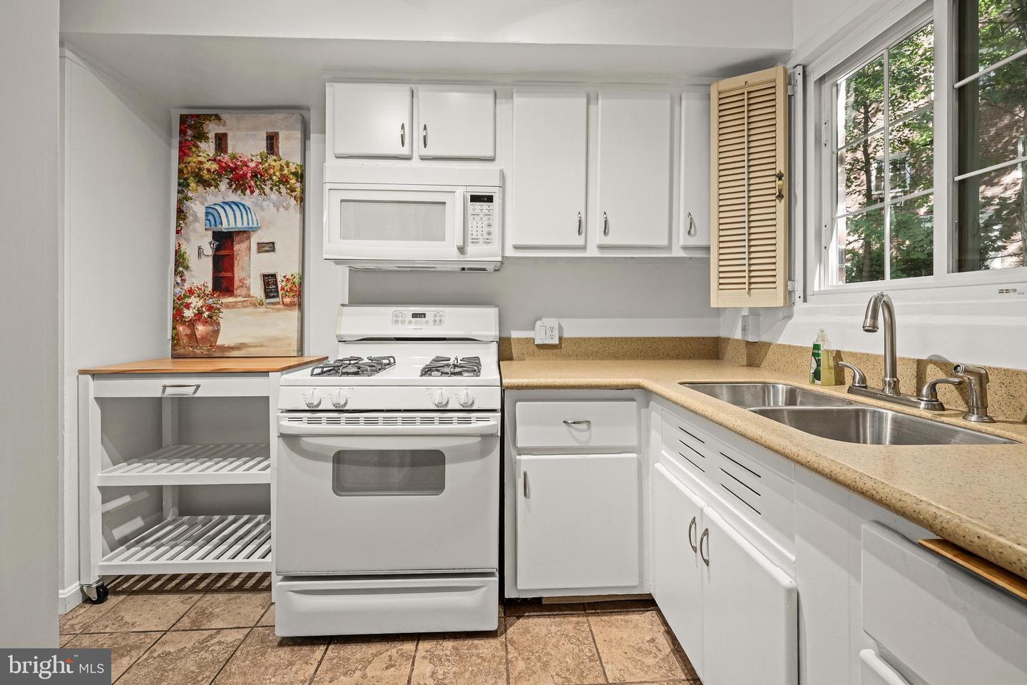 3519 VALLEY DR, ALEXANDRIA, Virginia 22302, 2 Bedrooms Bedrooms, ,1 BathroomBathrooms,Residential,For sale,3519 VALLEY DR,VAAX2050700 MLS # VAAX2050700
