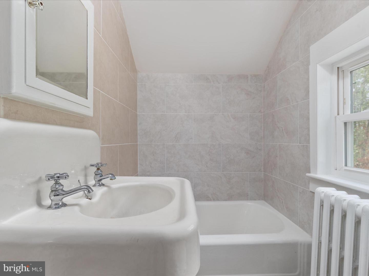 1302 WINCHESTER PIKE, FRONT ROYAL, Virginia 22630, 5 Bedrooms Bedrooms, ,4 BathroomsBathrooms,Residential,For sale,1302 WINCHESTER PIKE,VAWR2012532 MLS # VAWR2012532
