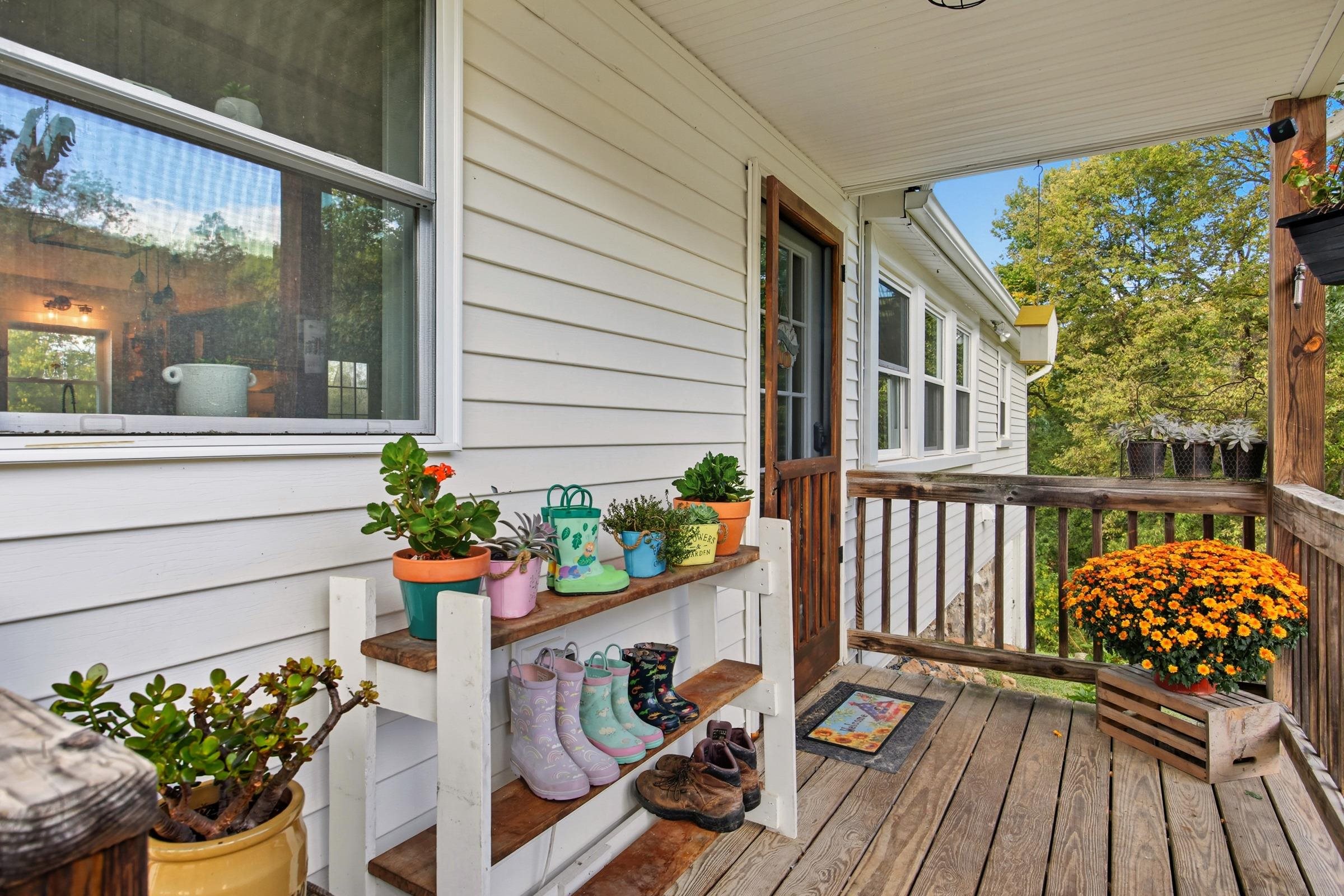 1855 E LEE HWY, NEW MARKET, Virginia 22844, 3 Bedrooms Bedrooms, ,3 BathroomsBathrooms,Residential,1855 E LEE HWY,670013 MLS # 670013