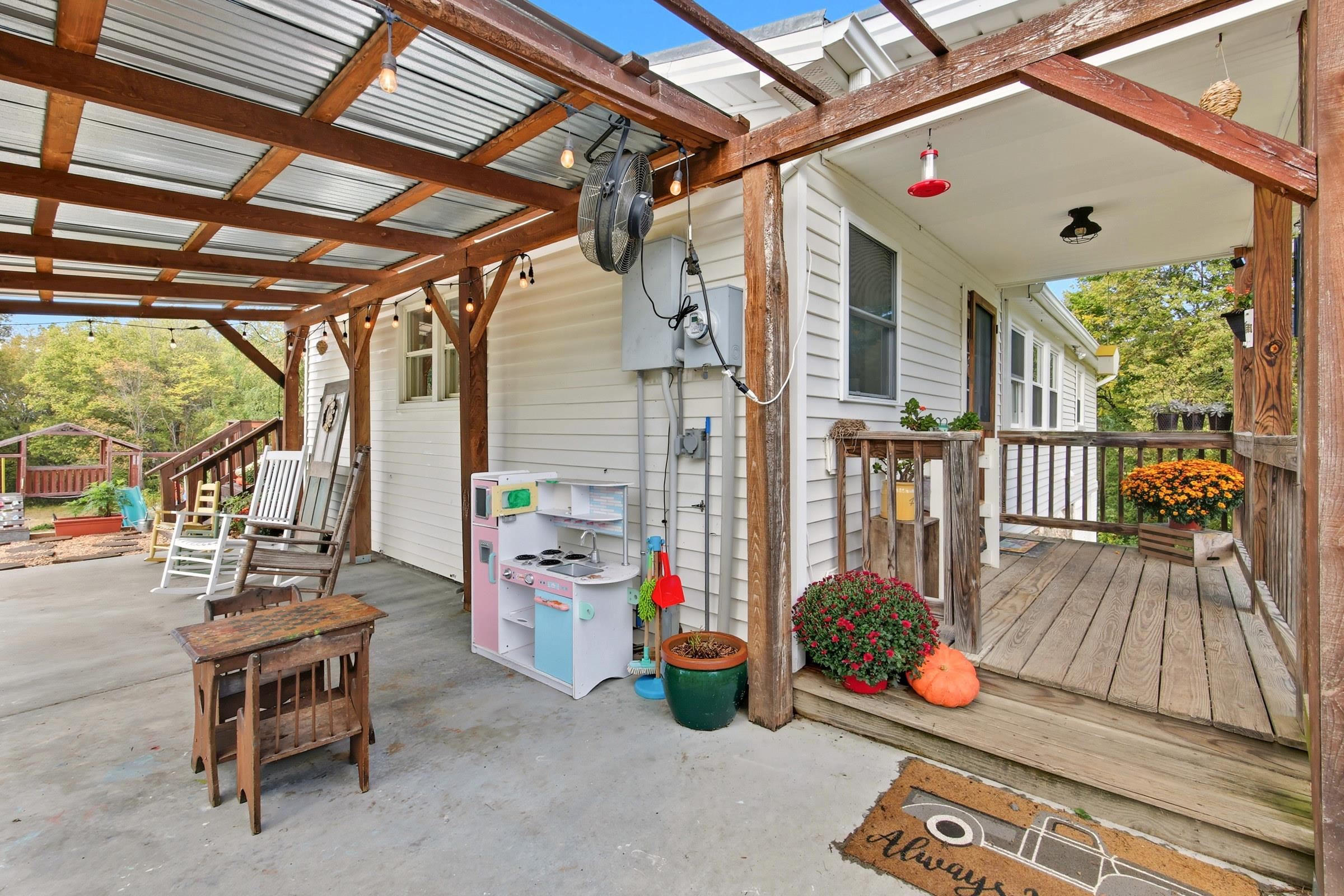 1855 E LEE HWY, NEW MARKET, Virginia 22844, 3 Bedrooms Bedrooms, ,3 BathroomsBathrooms,Residential,1855 E LEE HWY,670013 MLS # 670013