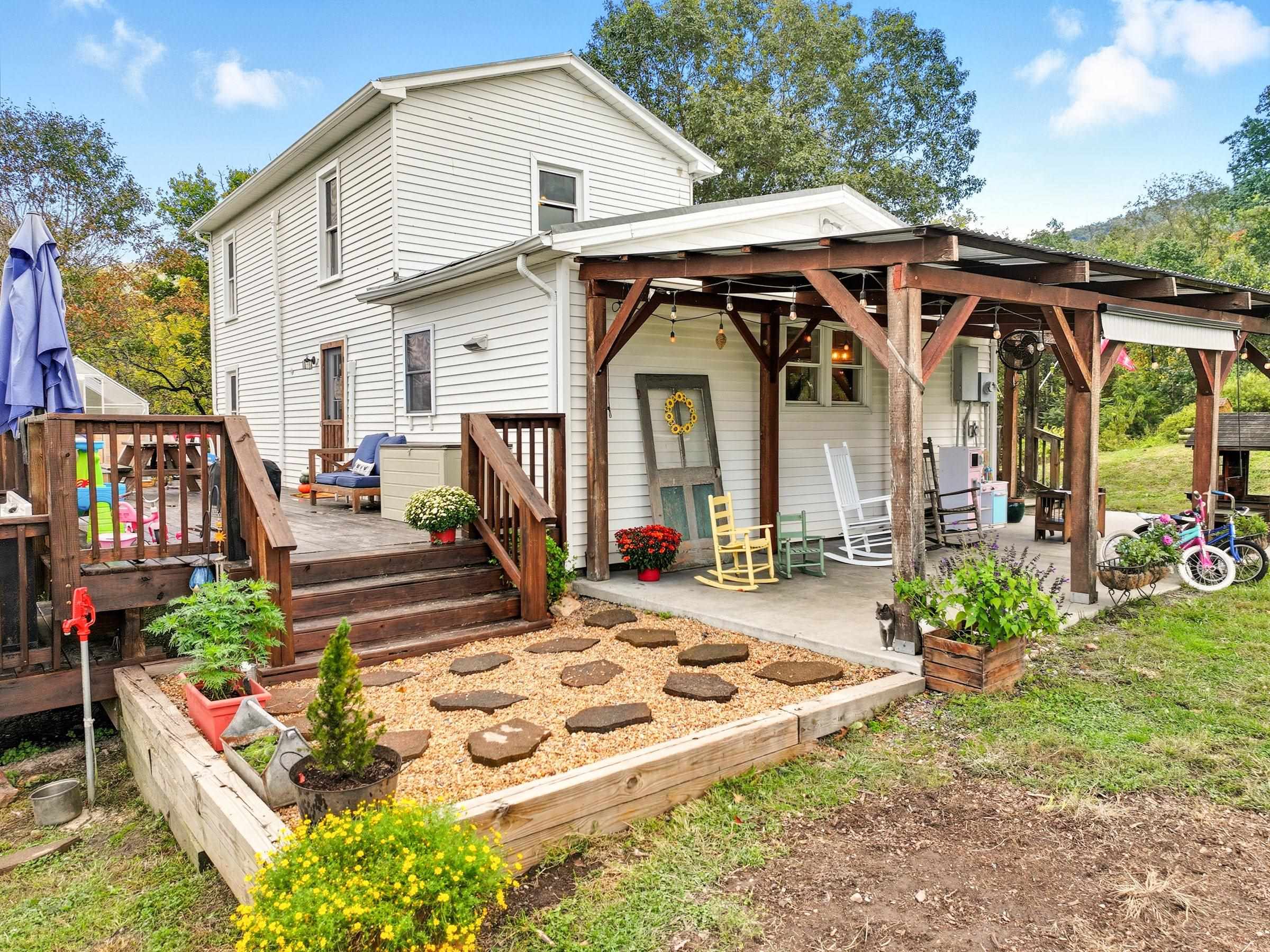 1855 E LEE HWY, NEW MARKET, Virginia 22844, 3 Bedrooms Bedrooms, ,3 BathroomsBathrooms,Residential,1855 E LEE HWY,670013 MLS # 670013