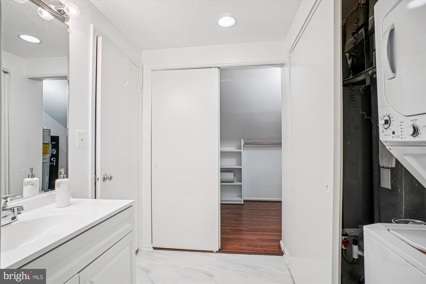3153-K ANCHORWAY CT, FALLS CHURCH, Virginia 22042, 1 Bedroom Bedrooms, ,1 BathroomBathrooms,Residential,For sale,3153-K ANCHORWAY CT,VAFX2273910 MLS # VAFX2273910