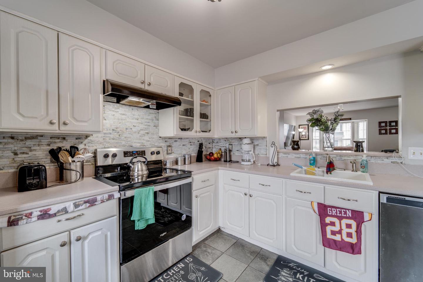 14072 OXBRIDGE INN CT, WOODBRIDGE, Virginia 22193, 3 Bedrooms Bedrooms, 7 Rooms Rooms,3 BathroomsBathrooms,Residential,For sale,14072 OXBRIDGE INN CT,VAPW2105842 MLS # VAPW2105842