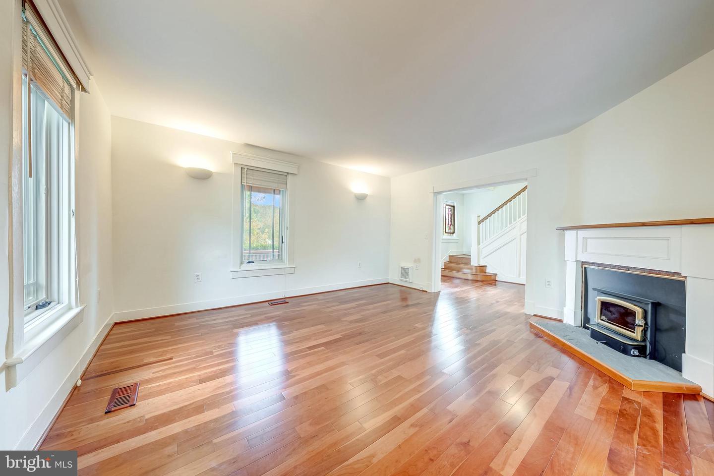 35551 SASSAFRAS DR, ROUND HILL, Virginia 20141, 3 Bedrooms Bedrooms, ,2 BathroomsBathrooms,Residential,For sale,35551 SASSAFRAS DR,VALO2108758 MLS # VALO2108758