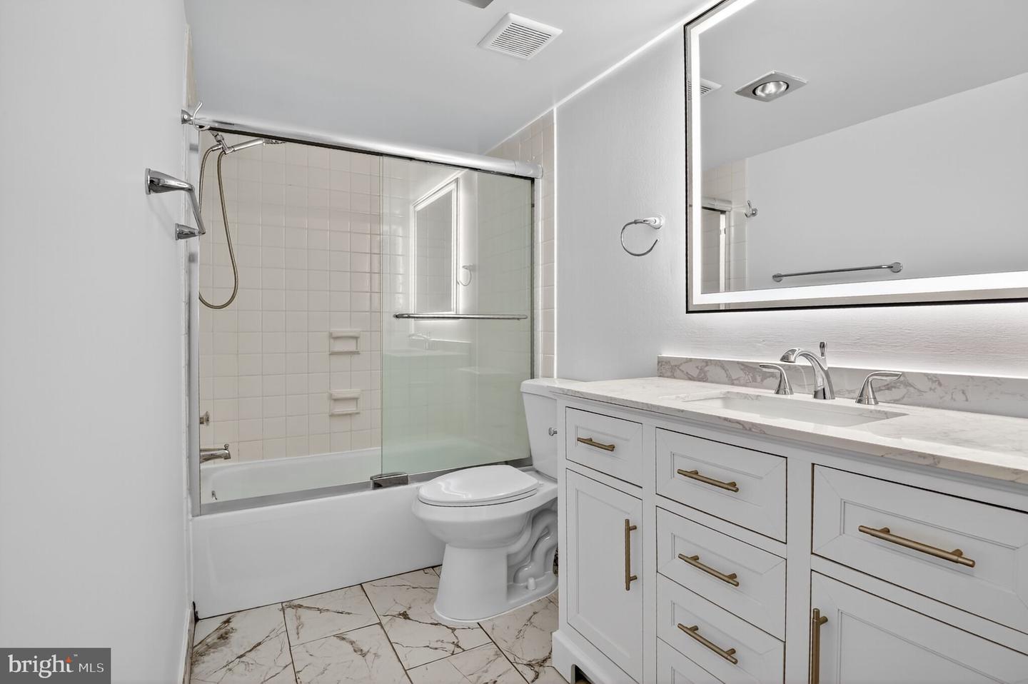 1800 OLD MEADOW RD #1415, MCLEAN, Virginia 22102, 1 Bedroom Bedrooms, ,1 BathroomBathrooms,Residential,For sale,1800 OLD MEADOW RD #1415,VAFX2274026 MLS # VAFX2274026