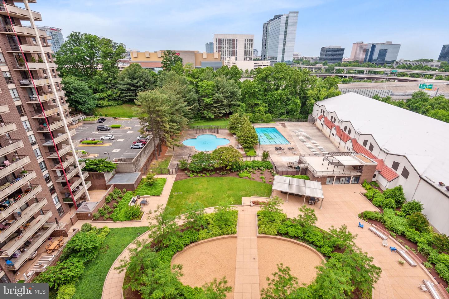 1800 OLD MEADOW RD #1415, MCLEAN, Virginia 22102, 1 Bedroom Bedrooms, ,1 BathroomBathrooms,Residential,For sale,1800 OLD MEADOW RD #1415,VAFX2274026 MLS # VAFX2274026