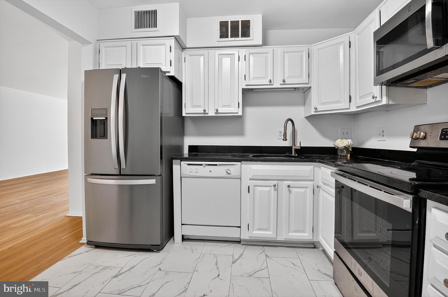 1800 OLD MEADOW RD #1415, MCLEAN, Virginia 22102, 1 Bedroom Bedrooms, ,1 BathroomBathrooms,Residential,For sale,1800 OLD MEADOW RD #1415,VAFX2274026 MLS # VAFX2274026
