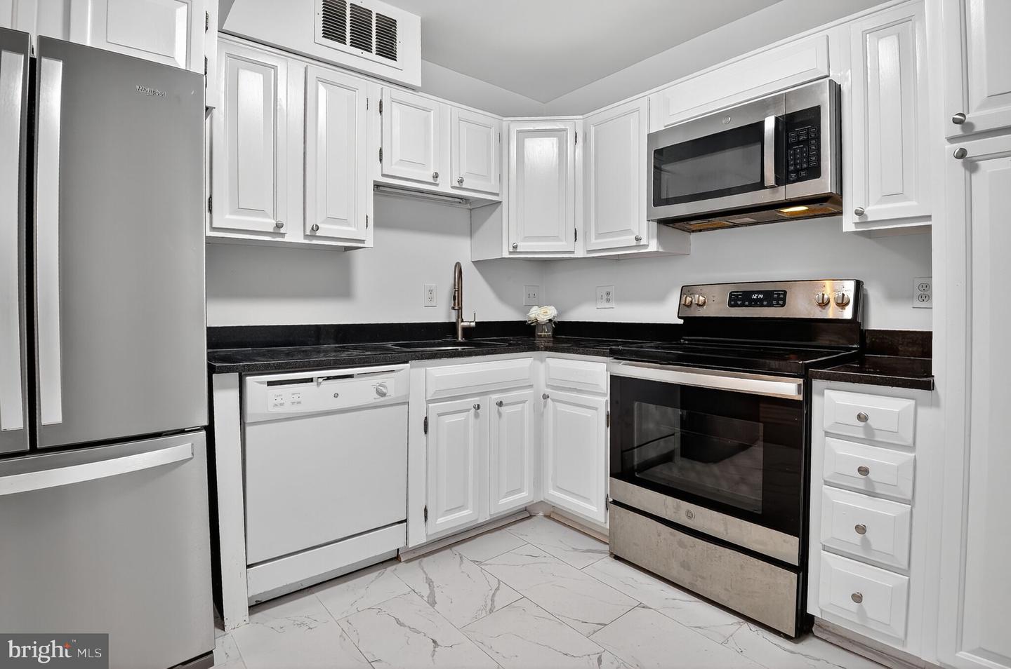 1800 OLD MEADOW RD #1415, MCLEAN, Virginia 22102, 1 Bedroom Bedrooms, ,1 BathroomBathrooms,Residential,For sale,1800 OLD MEADOW RD #1415,VAFX2274026 MLS # VAFX2274026