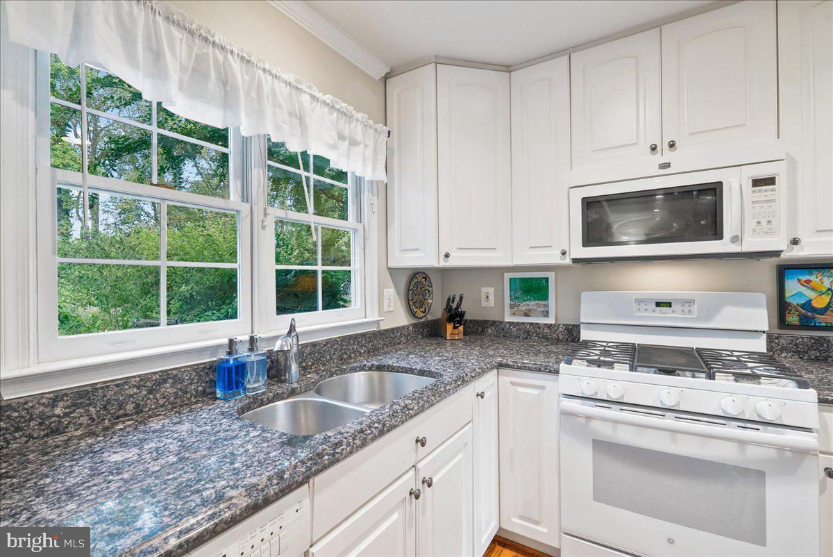 3920 OAK ST, FAIRFAX, Virginia 22030, 3 Bedrooms Bedrooms, ,3 BathroomsBathrooms,Residential,For sale,3920 OAK ST,VAFC2007178 MLS # VAFC2007178