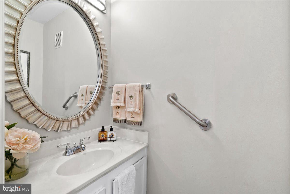 3920 OAK ST, FAIRFAX, Virginia 22030, 3 Bedrooms Bedrooms, ,3 BathroomsBathrooms,Residential,For sale,3920 OAK ST,VAFC2007178 MLS # VAFC2007178
