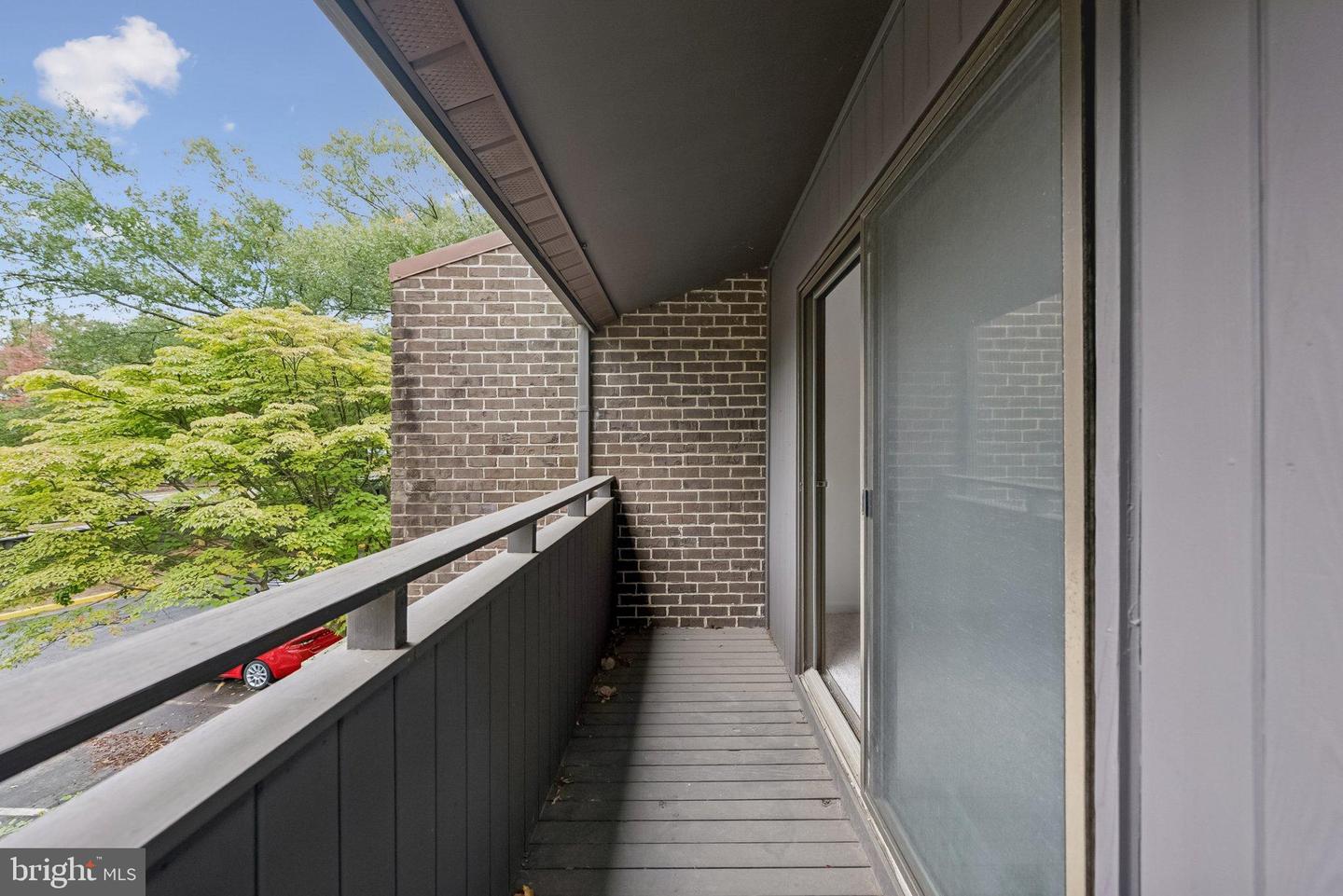 2015 WETHERSFIELD CT, RESTON, Virginia 20191, 3 Bedrooms Bedrooms, 6 Rooms Rooms,2 BathroomsBathrooms,Residential,For sale,2015 WETHERSFIELD CT,VAFX2274084 MLS # VAFX2274084