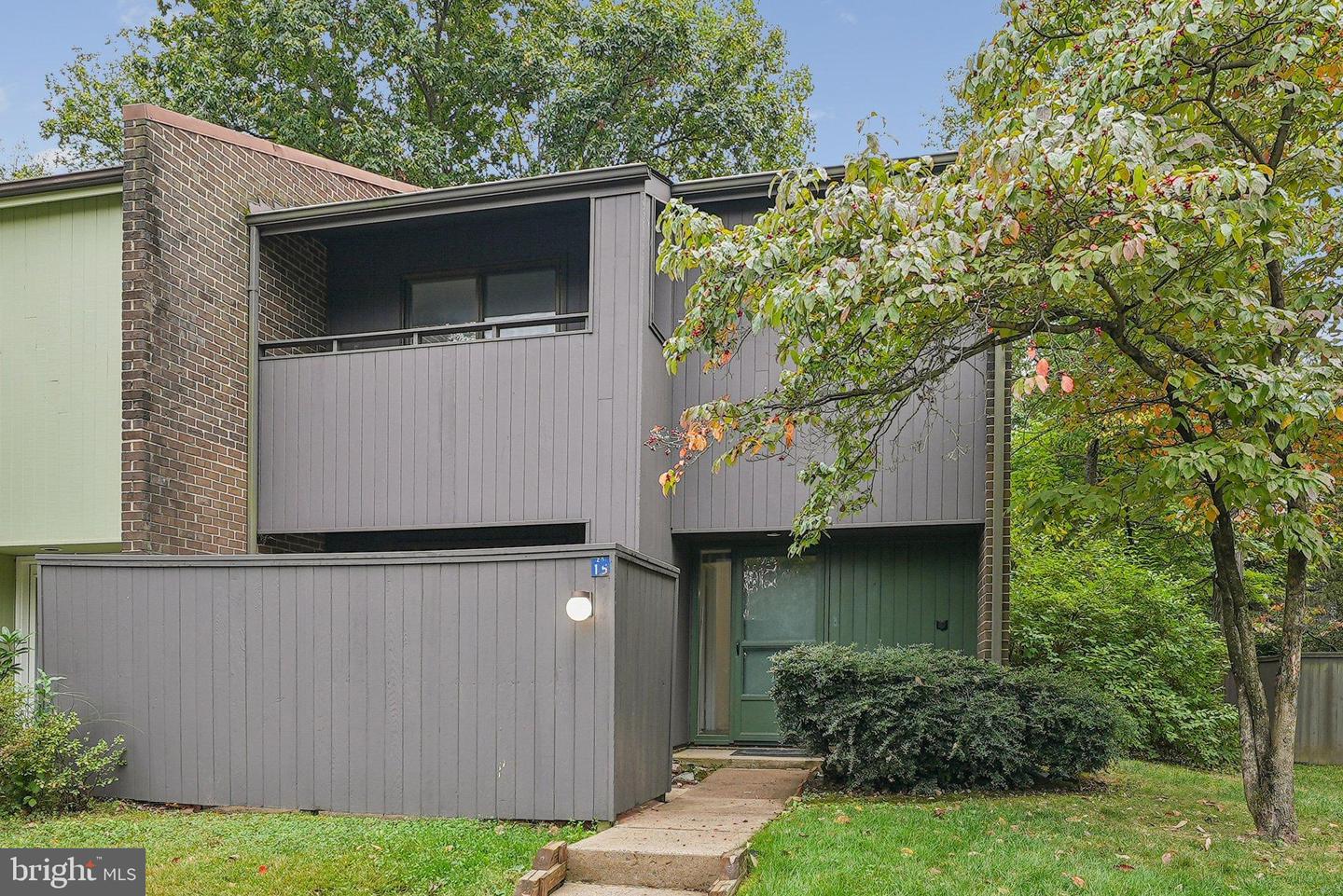 2015 WETHERSFIELD CT, RESTON, Virginia 20191, 3 Bedrooms Bedrooms, 6 Rooms Rooms,2 BathroomsBathrooms,Residential,For sale,2015 WETHERSFIELD CT,VAFX2274084 MLS # VAFX2274084