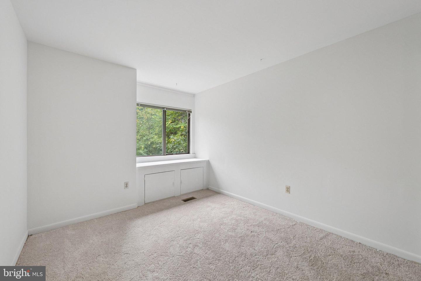 2015 WETHERSFIELD CT, RESTON, Virginia 20191, 3 Bedrooms Bedrooms, 6 Rooms Rooms,2 BathroomsBathrooms,Residential,For sale,2015 WETHERSFIELD CT,VAFX2274084 MLS # VAFX2274084