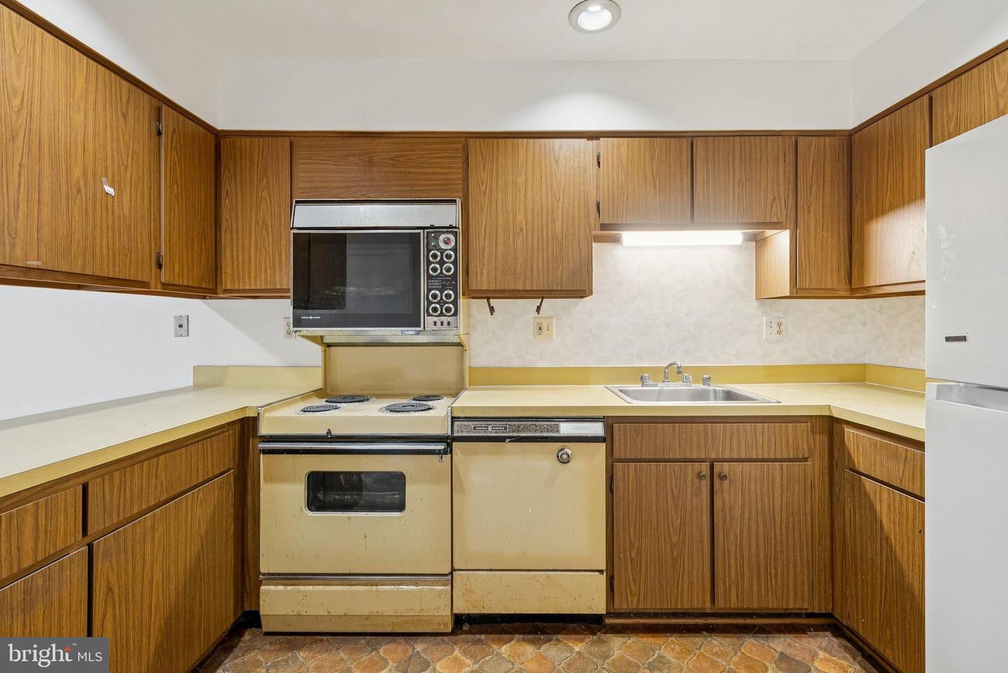 2015 WETHERSFIELD CT, RESTON, Virginia 20191, 3 Bedrooms Bedrooms, 6 Rooms Rooms,2 BathroomsBathrooms,Residential,For sale,2015 WETHERSFIELD CT,VAFX2274084 MLS # VAFX2274084