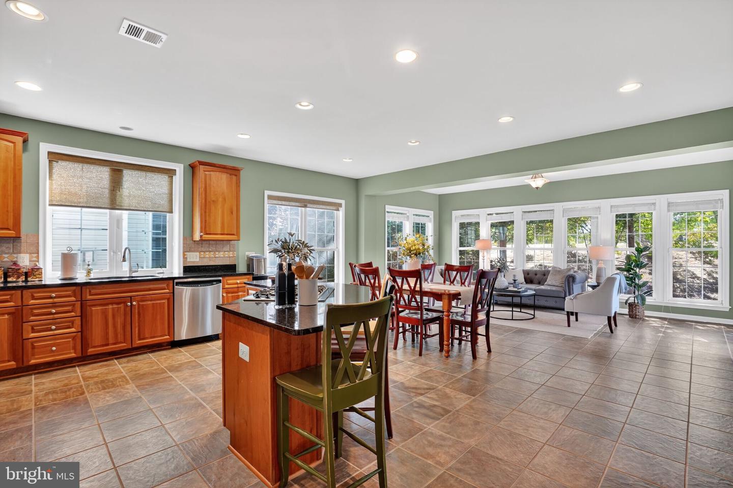 8157 AMERICAN HOLLY RD, LORTON, Virginia 22079, 4 Bedrooms Bedrooms, ,4 BathroomsBathrooms,Residential,For sale,8157 AMERICAN HOLLY RD,VAFX2274128 MLS # VAFX2274128