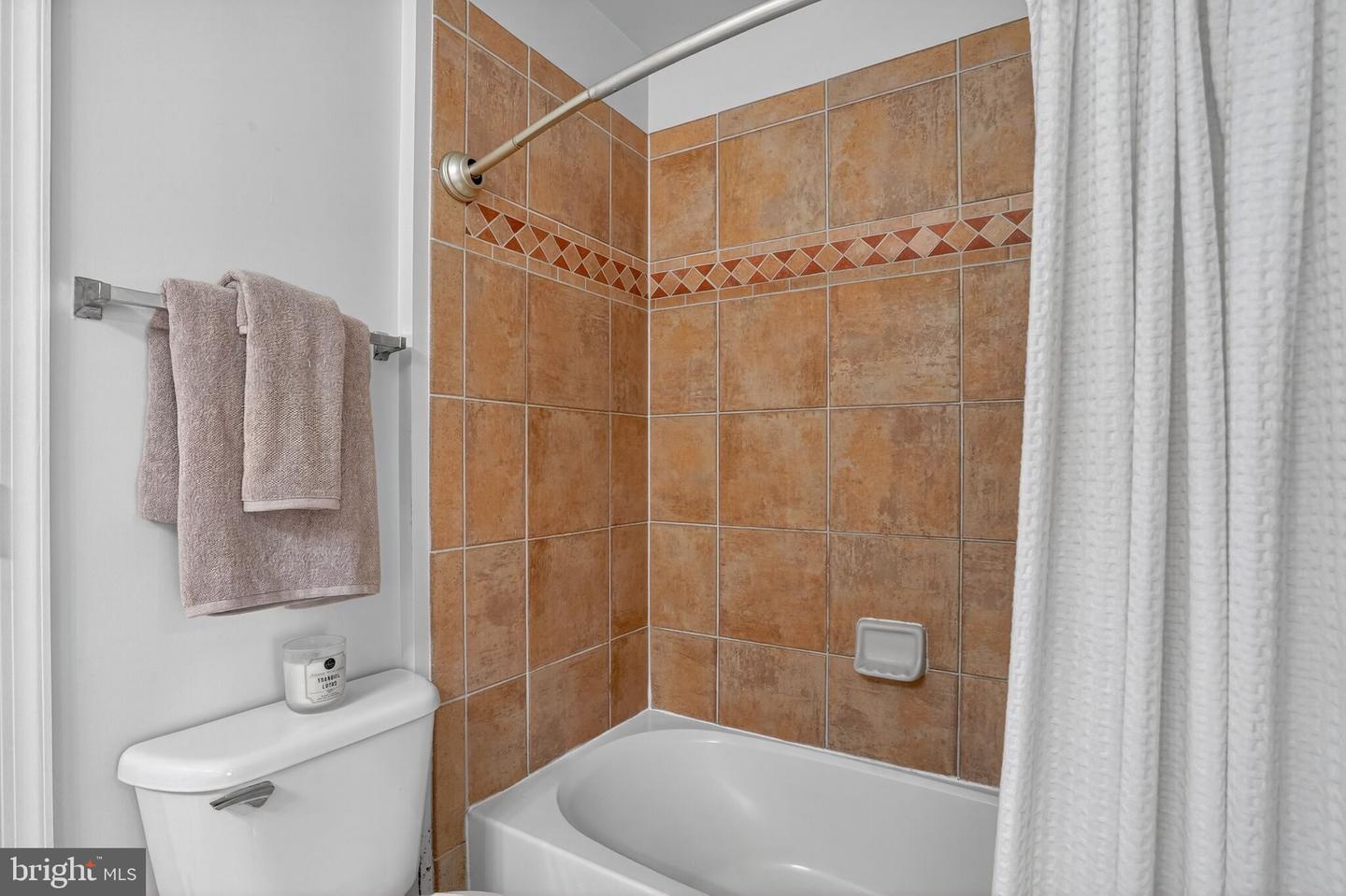 8157 AMERICAN HOLLY RD, LORTON, Virginia 22079, 4 Bedrooms Bedrooms, ,4 BathroomsBathrooms,Residential,For sale,8157 AMERICAN HOLLY RD,VAFX2274128 MLS # VAFX2274128