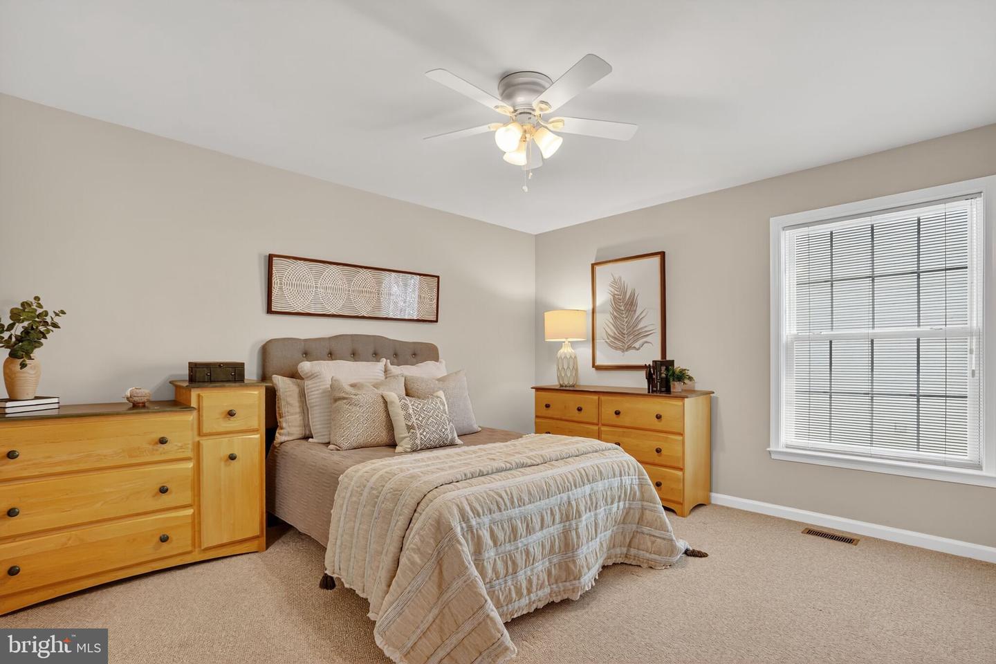 8157 AMERICAN HOLLY RD, LORTON, Virginia 22079, 4 Bedrooms Bedrooms, ,4 BathroomsBathrooms,Residential,For sale,8157 AMERICAN HOLLY RD,VAFX2274128 MLS # VAFX2274128