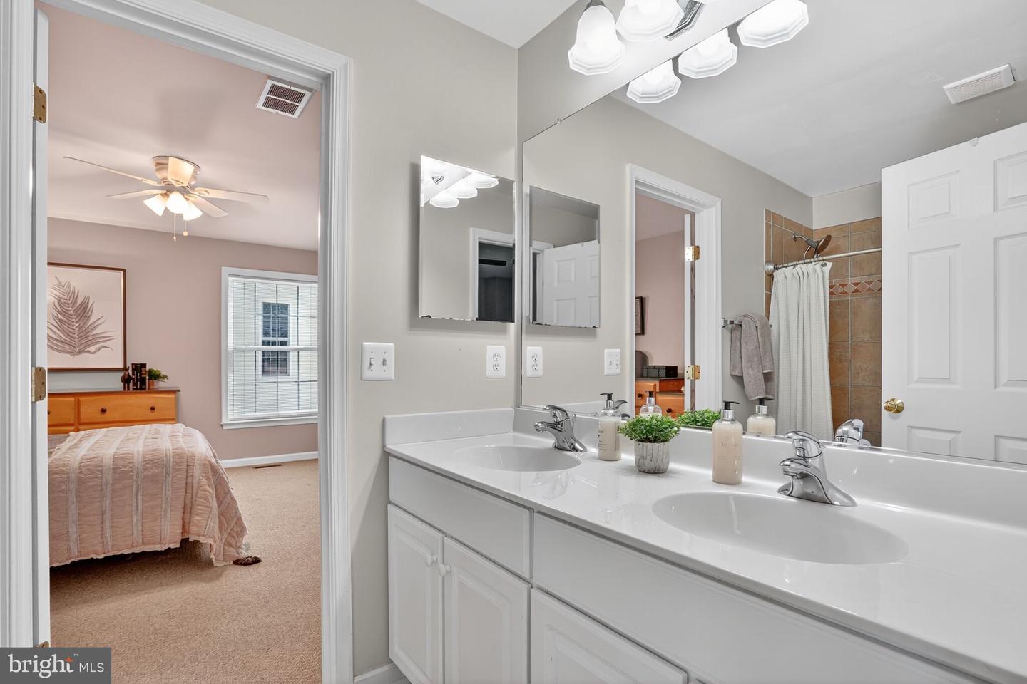 8157 AMERICAN HOLLY RD, LORTON, Virginia 22079, 4 Bedrooms Bedrooms, ,4 BathroomsBathrooms,Residential,For sale,8157 AMERICAN HOLLY RD,VAFX2274128 MLS # VAFX2274128
