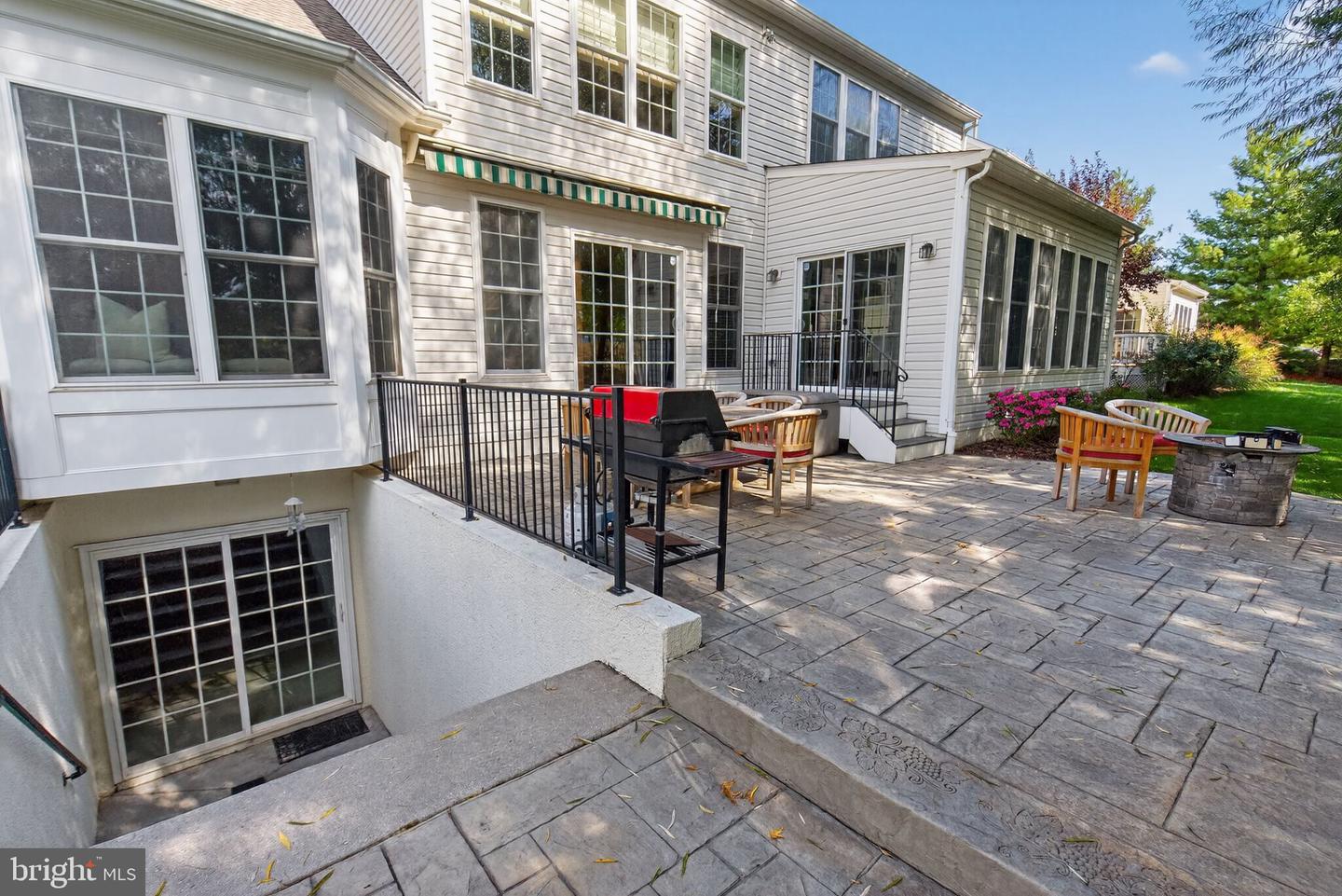 8157 AMERICAN HOLLY RD, LORTON, Virginia 22079, 4 Bedrooms Bedrooms, ,4 BathroomsBathrooms,Residential,For sale,8157 AMERICAN HOLLY RD,VAFX2274128 MLS # VAFX2274128