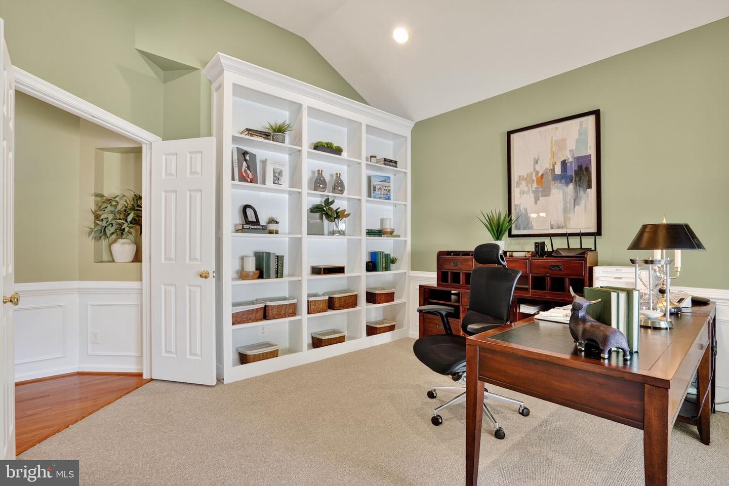 8157 AMERICAN HOLLY RD, LORTON, Virginia 22079, 4 Bedrooms Bedrooms, ,4 BathroomsBathrooms,Residential,For sale,8157 AMERICAN HOLLY RD,VAFX2274128 MLS # VAFX2274128