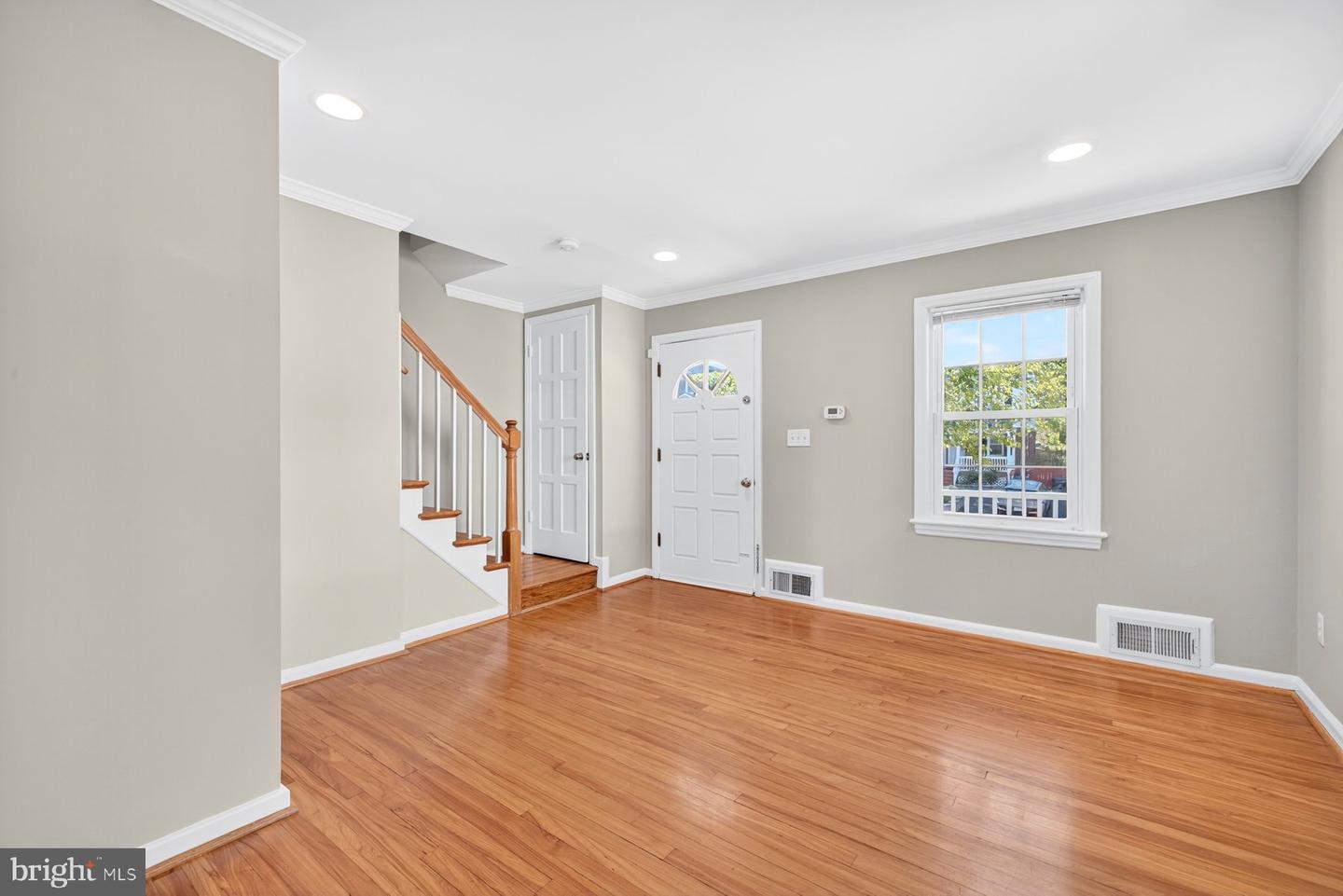 2706 FARMINGTON DR, ALEXANDRIA, Virginia 22303, 2 Bedrooms Bedrooms, ,2 BathroomsBathrooms,Residential,For sale,2706 FARMINGTON DR,VAFX2274130 MLS # VAFX2274130