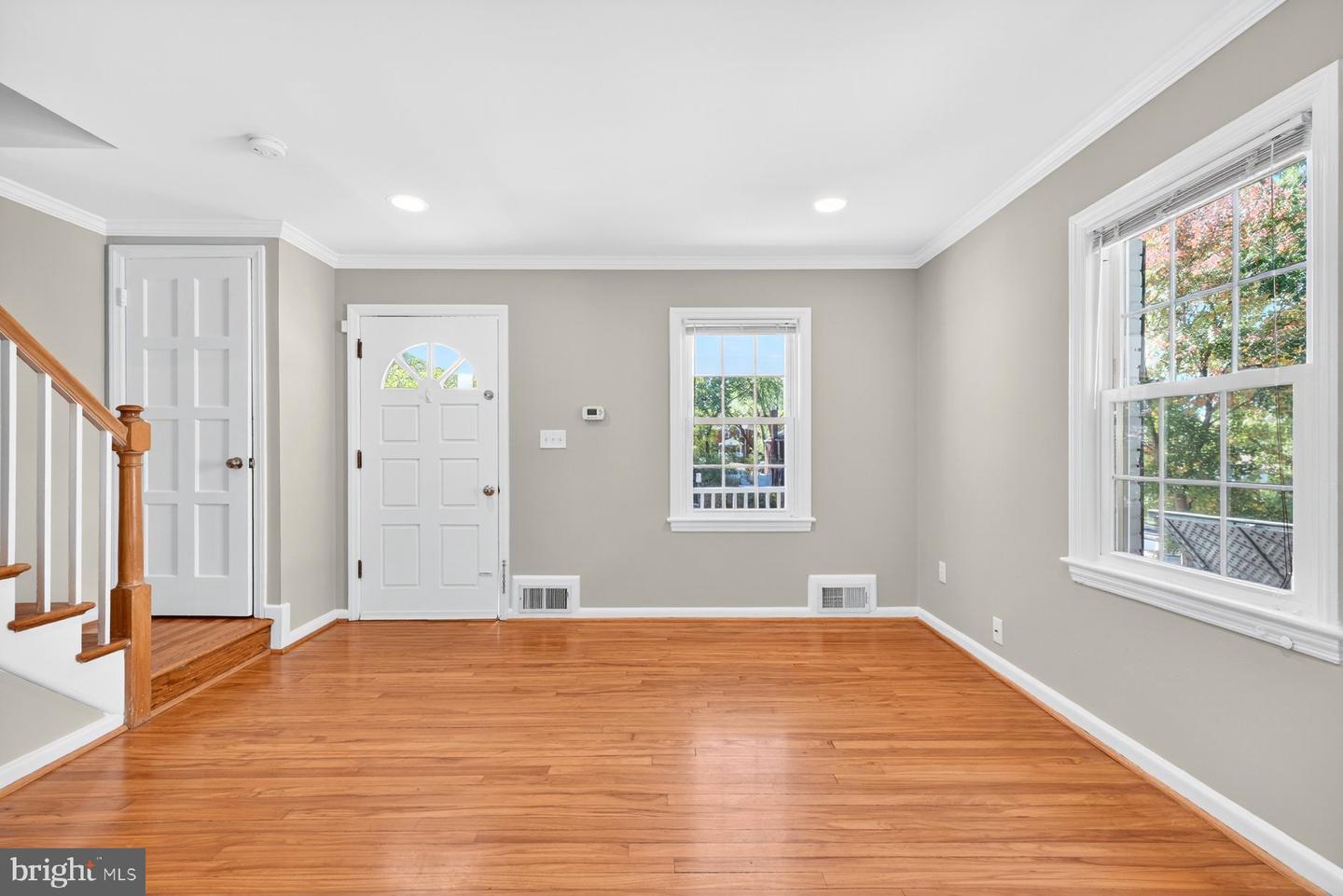 2706 FARMINGTON DR, ALEXANDRIA, Virginia 22303, 2 Bedrooms Bedrooms, ,2 BathroomsBathrooms,Residential,For sale,2706 FARMINGTON DR,VAFX2274130 MLS # VAFX2274130