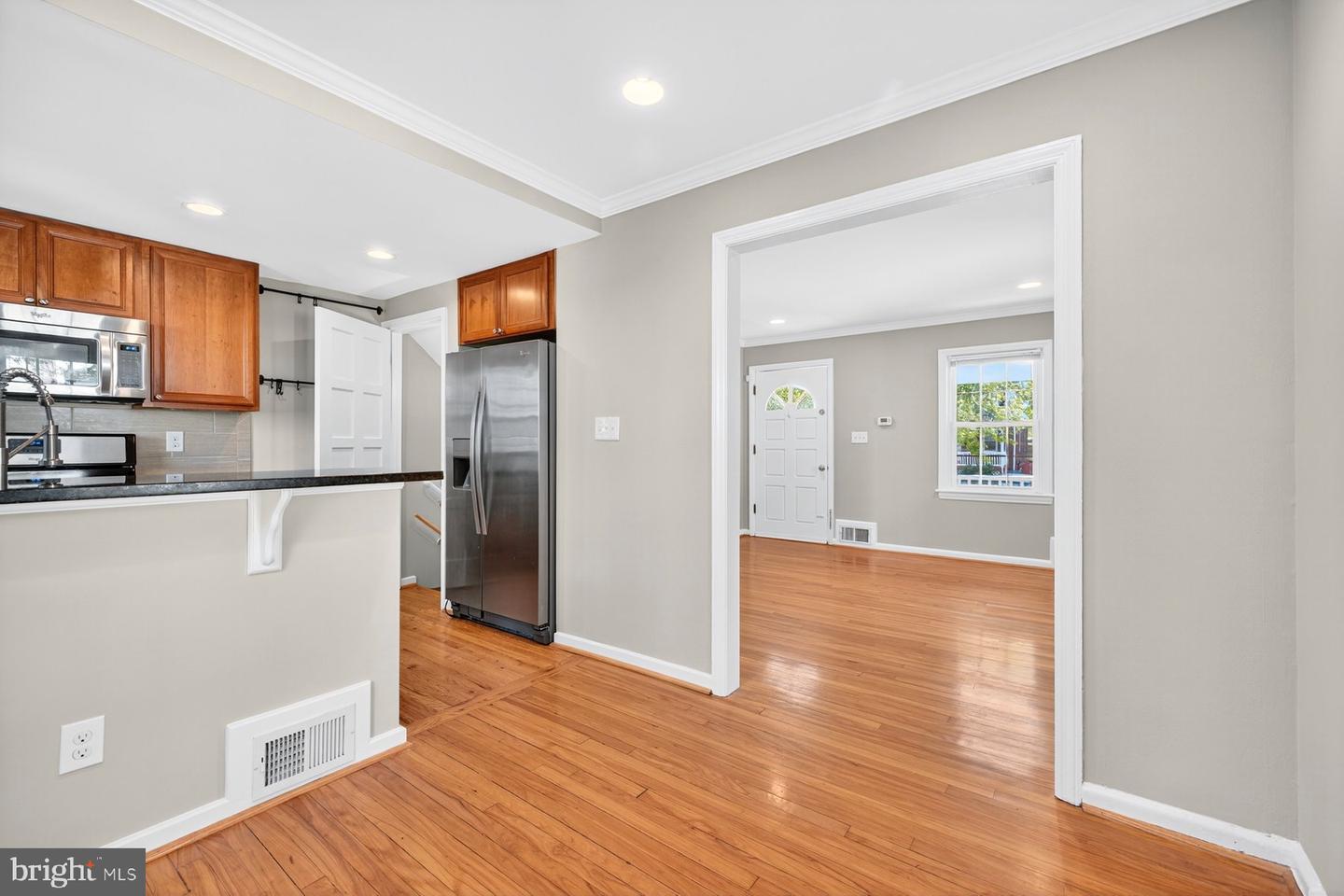 2706 FARMINGTON DR, ALEXANDRIA, Virginia 22303, 2 Bedrooms Bedrooms, ,2 BathroomsBathrooms,Residential,For sale,2706 FARMINGTON DR,VAFX2274130 MLS # VAFX2274130