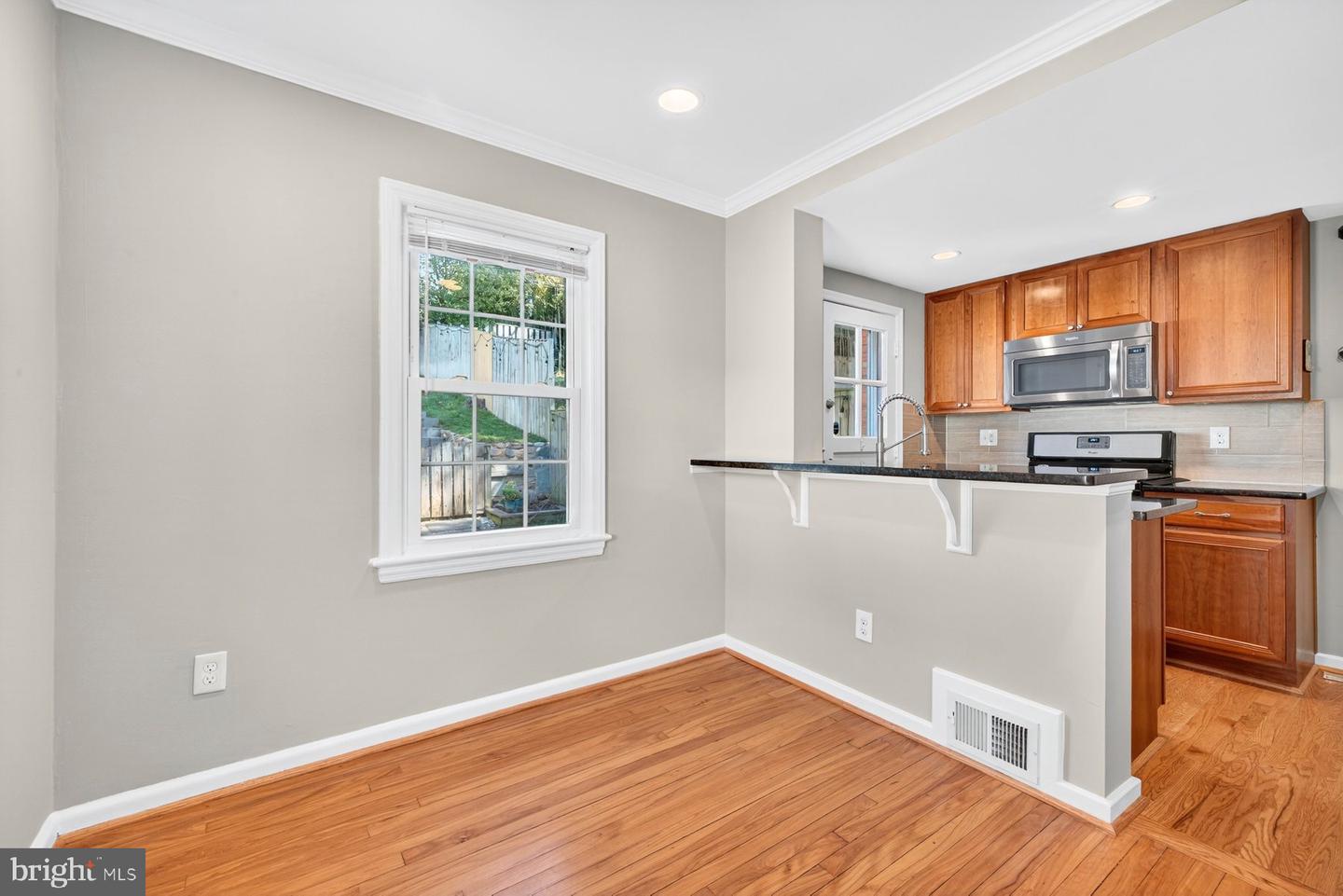 2706 FARMINGTON DR, ALEXANDRIA, Virginia 22303, 2 Bedrooms Bedrooms, ,2 BathroomsBathrooms,Residential,For sale,2706 FARMINGTON DR,VAFX2274130 MLS # VAFX2274130