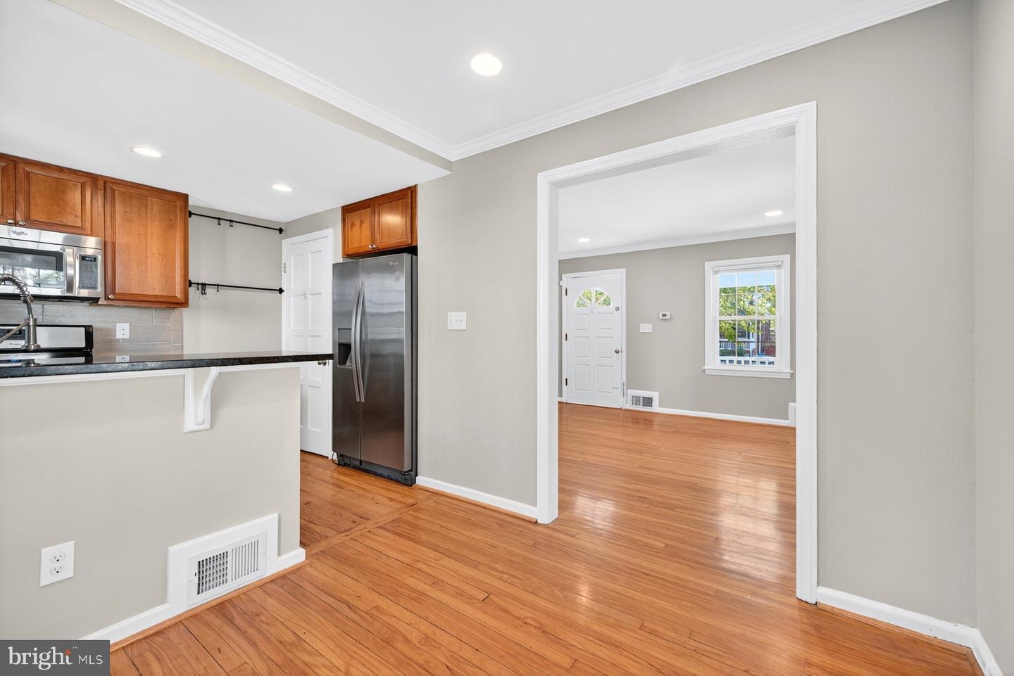 2706 FARMINGTON DR, ALEXANDRIA, Virginia 22303, 2 Bedrooms Bedrooms, ,2 BathroomsBathrooms,Residential,For sale,2706 FARMINGTON DR,VAFX2274130 MLS # VAFX2274130