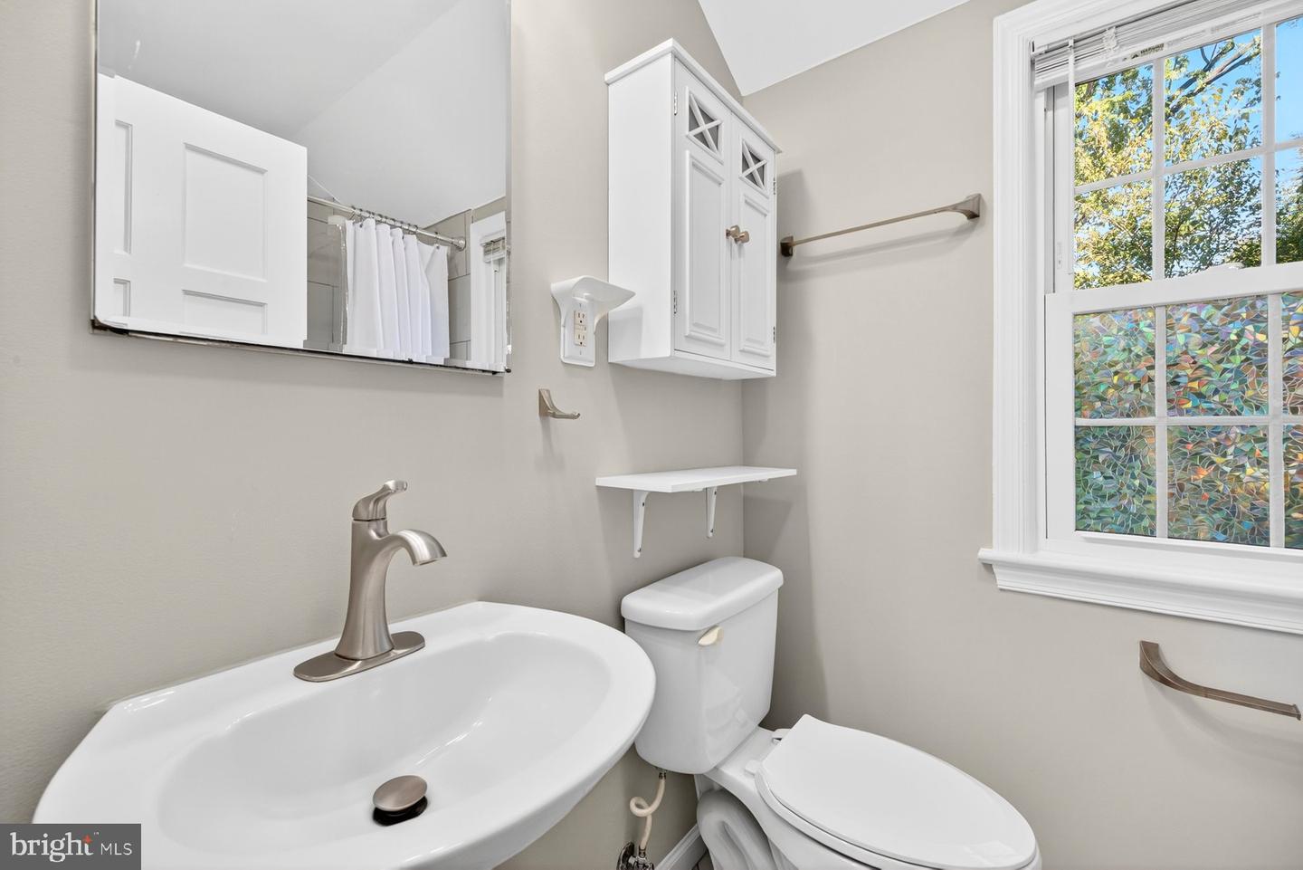 2706 FARMINGTON DR, ALEXANDRIA, Virginia 22303, 2 Bedrooms Bedrooms, ,2 BathroomsBathrooms,Residential,For sale,2706 FARMINGTON DR,VAFX2274130 MLS # VAFX2274130