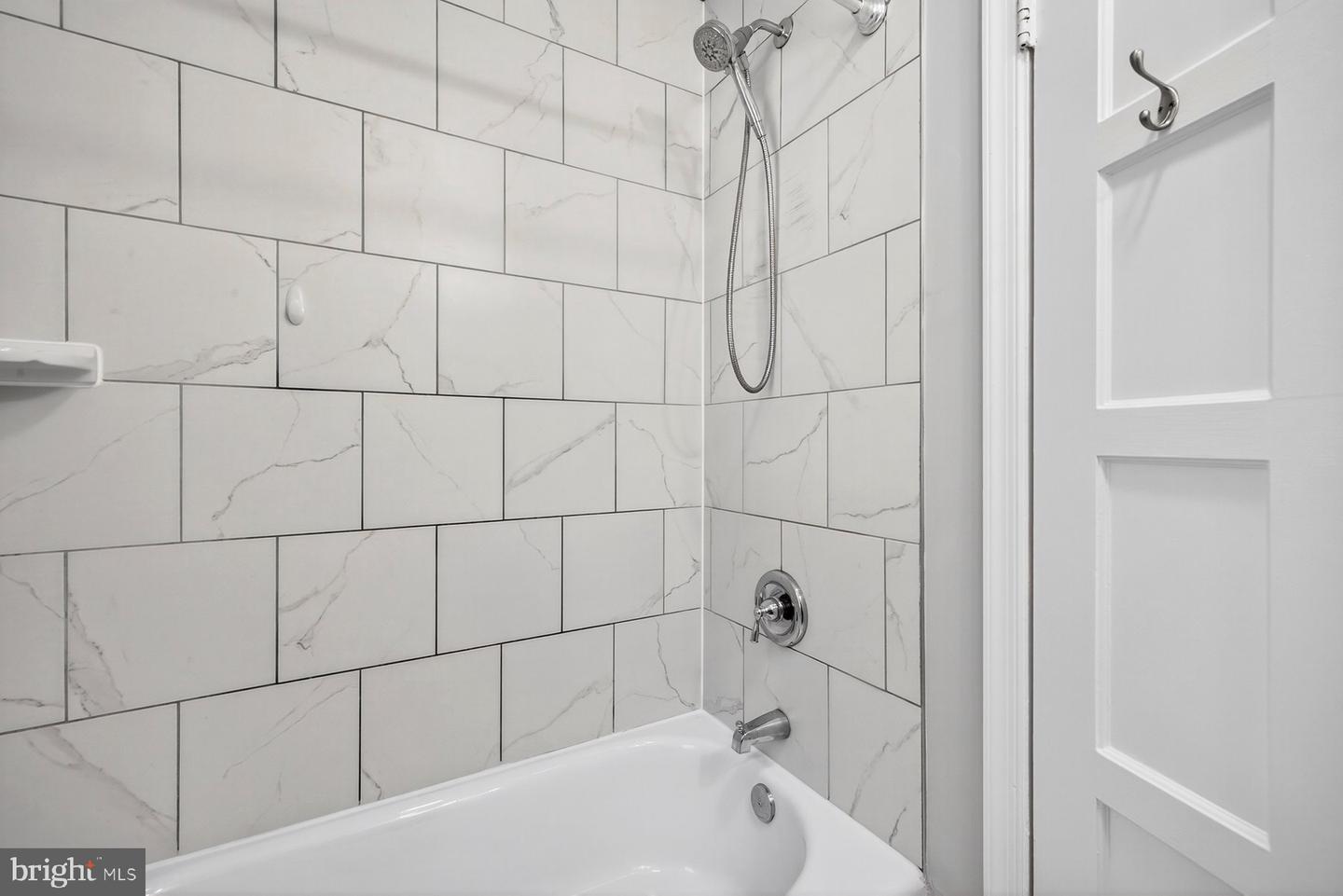 2706 FARMINGTON DR, ALEXANDRIA, Virginia 22303, 2 Bedrooms Bedrooms, ,2 BathroomsBathrooms,Residential,For sale,2706 FARMINGTON DR,VAFX2274130 MLS # VAFX2274130