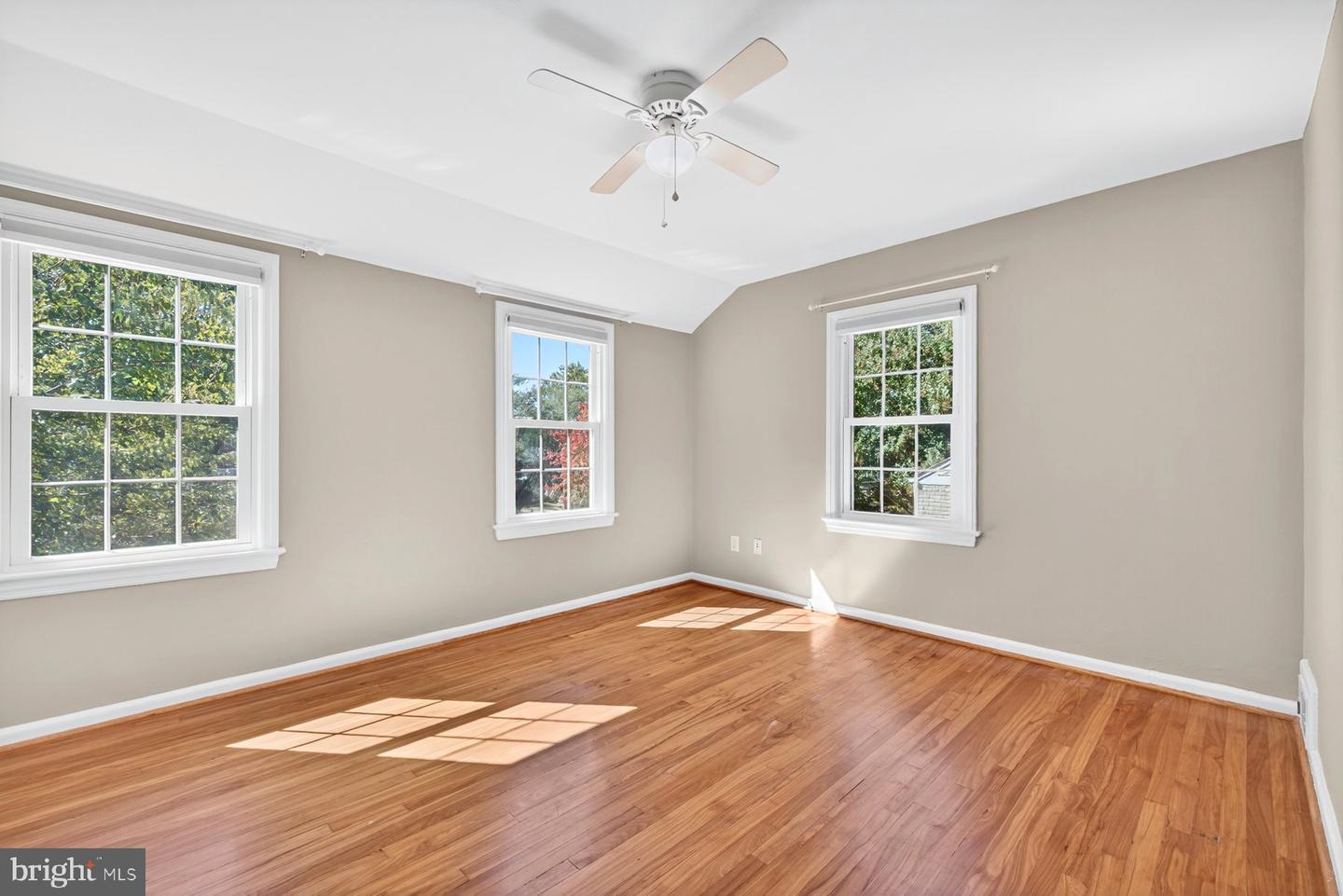 2706 FARMINGTON DR, ALEXANDRIA, Virginia 22303, 2 Bedrooms Bedrooms, ,2 BathroomsBathrooms,Residential,For sale,2706 FARMINGTON DR,VAFX2274130 MLS # VAFX2274130