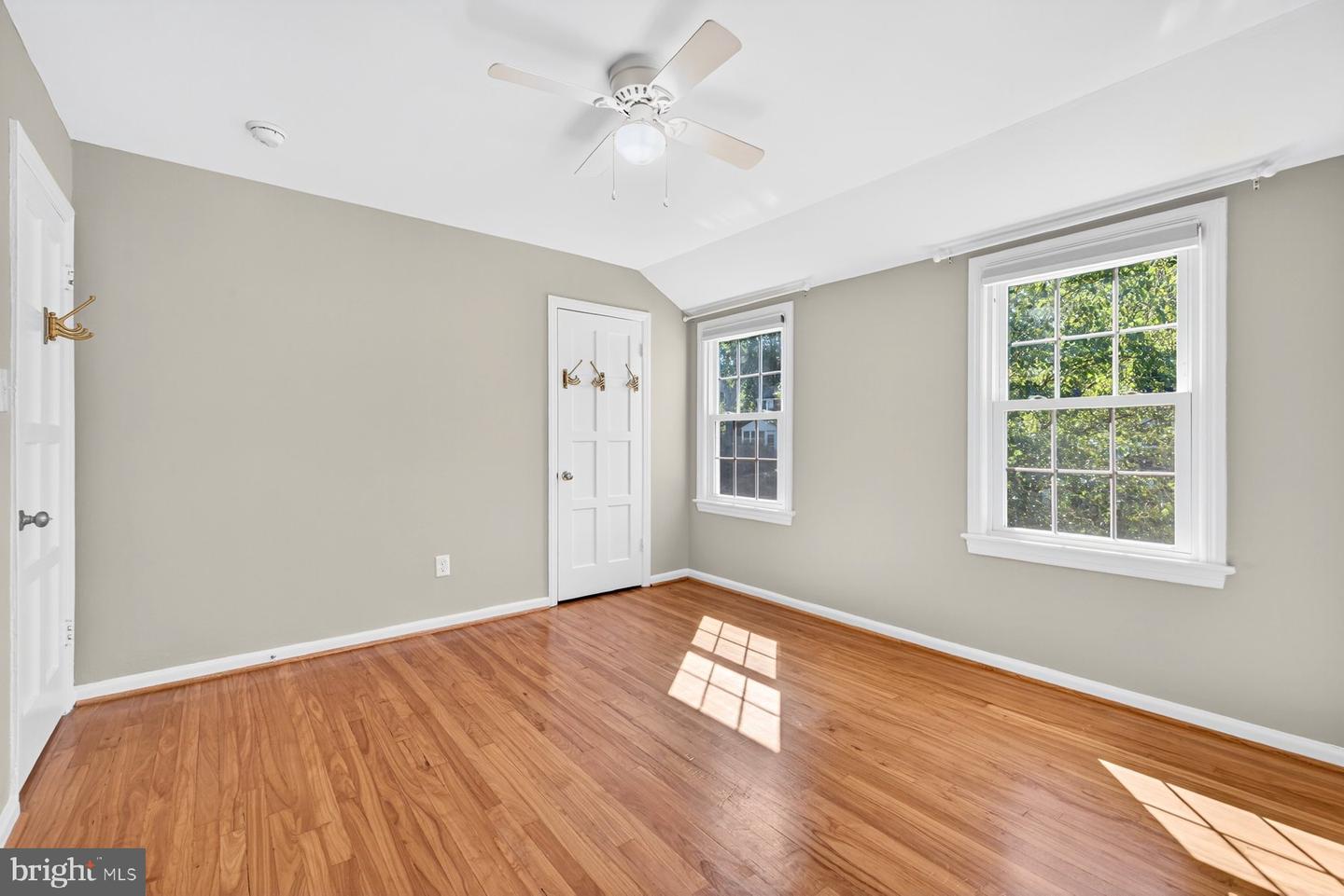 2706 FARMINGTON DR, ALEXANDRIA, Virginia 22303, 2 Bedrooms Bedrooms, ,2 BathroomsBathrooms,Residential,For sale,2706 FARMINGTON DR,VAFX2274130 MLS # VAFX2274130