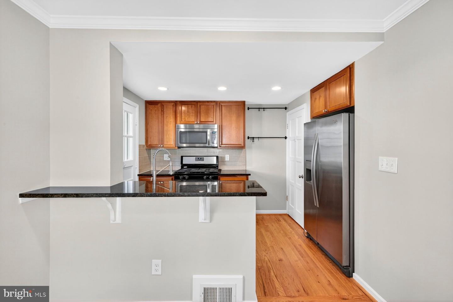 2706 FARMINGTON DR, ALEXANDRIA, Virginia 22303, 2 Bedrooms Bedrooms, ,2 BathroomsBathrooms,Residential,For sale,2706 FARMINGTON DR,VAFX2274130 MLS # VAFX2274130