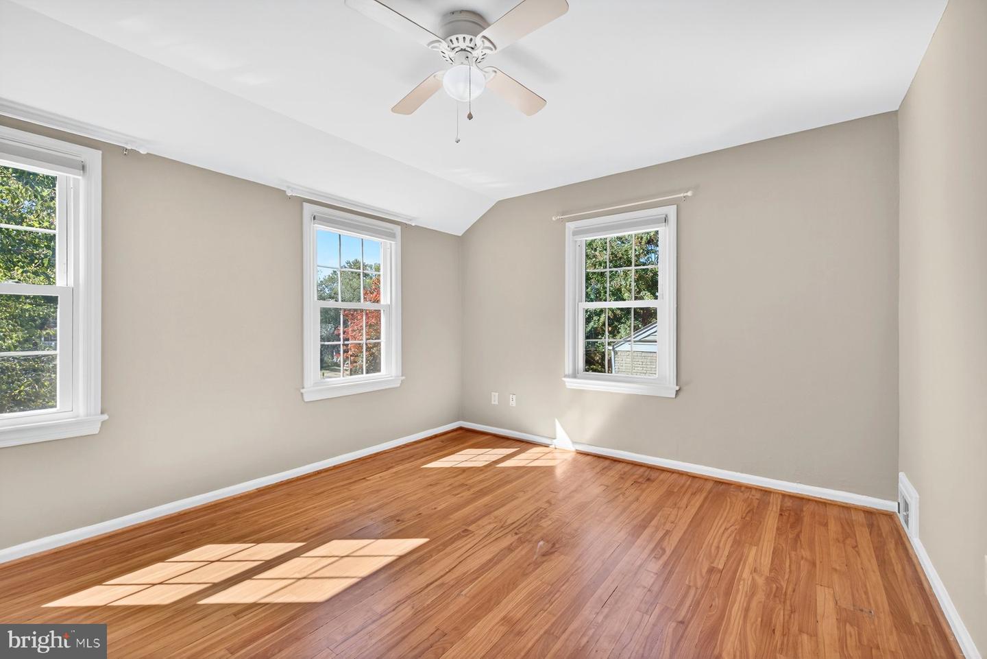 2706 FARMINGTON DR, ALEXANDRIA, Virginia 22303, 2 Bedrooms Bedrooms, ,2 BathroomsBathrooms,Residential,For sale,2706 FARMINGTON DR,VAFX2274130 MLS # VAFX2274130