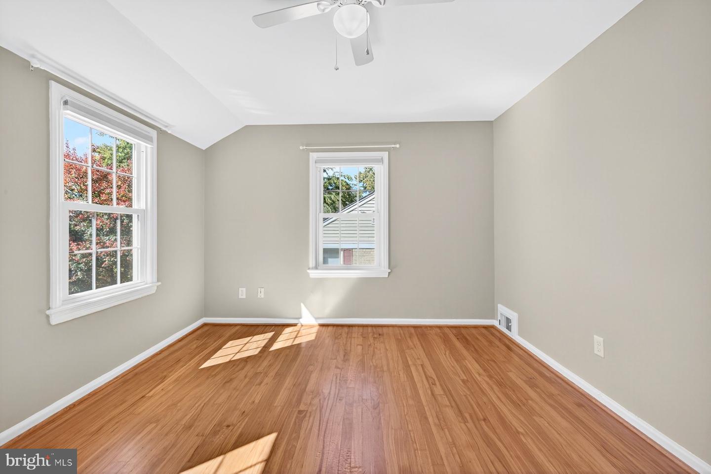 2706 FARMINGTON DR, ALEXANDRIA, Virginia 22303, 2 Bedrooms Bedrooms, ,2 BathroomsBathrooms,Residential,For sale,2706 FARMINGTON DR,VAFX2274130 MLS # VAFX2274130