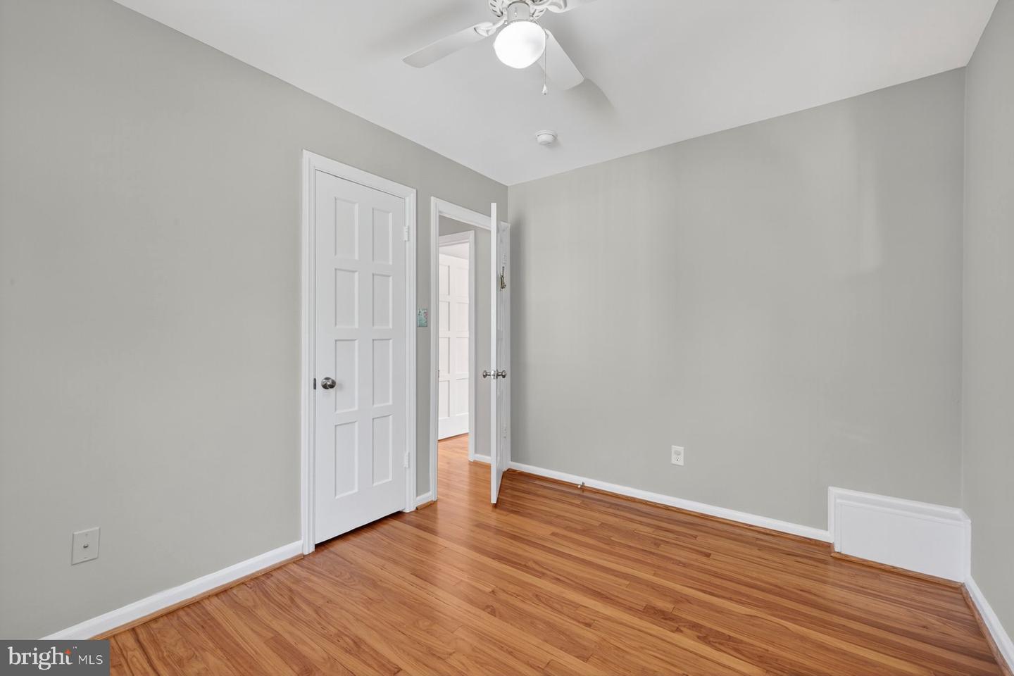2706 FARMINGTON DR, ALEXANDRIA, Virginia 22303, 2 Bedrooms Bedrooms, ,2 BathroomsBathrooms,Residential,For sale,2706 FARMINGTON DR,VAFX2274130 MLS # VAFX2274130