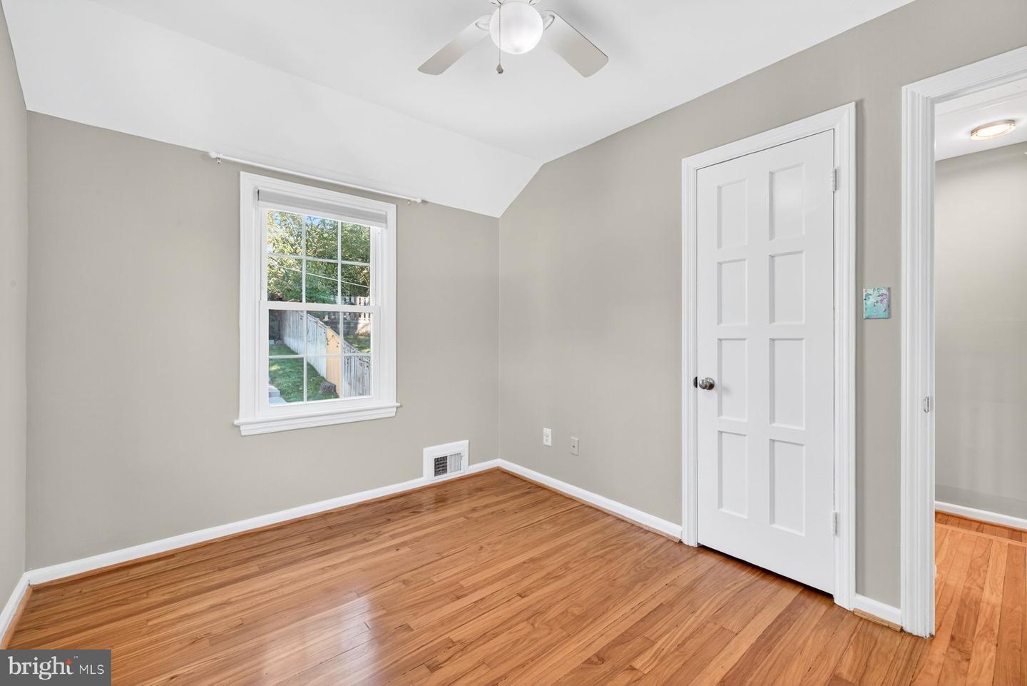 2706 FARMINGTON DR, ALEXANDRIA, Virginia 22303, 2 Bedrooms Bedrooms, ,2 BathroomsBathrooms,Residential,For sale,2706 FARMINGTON DR,VAFX2274130 MLS # VAFX2274130