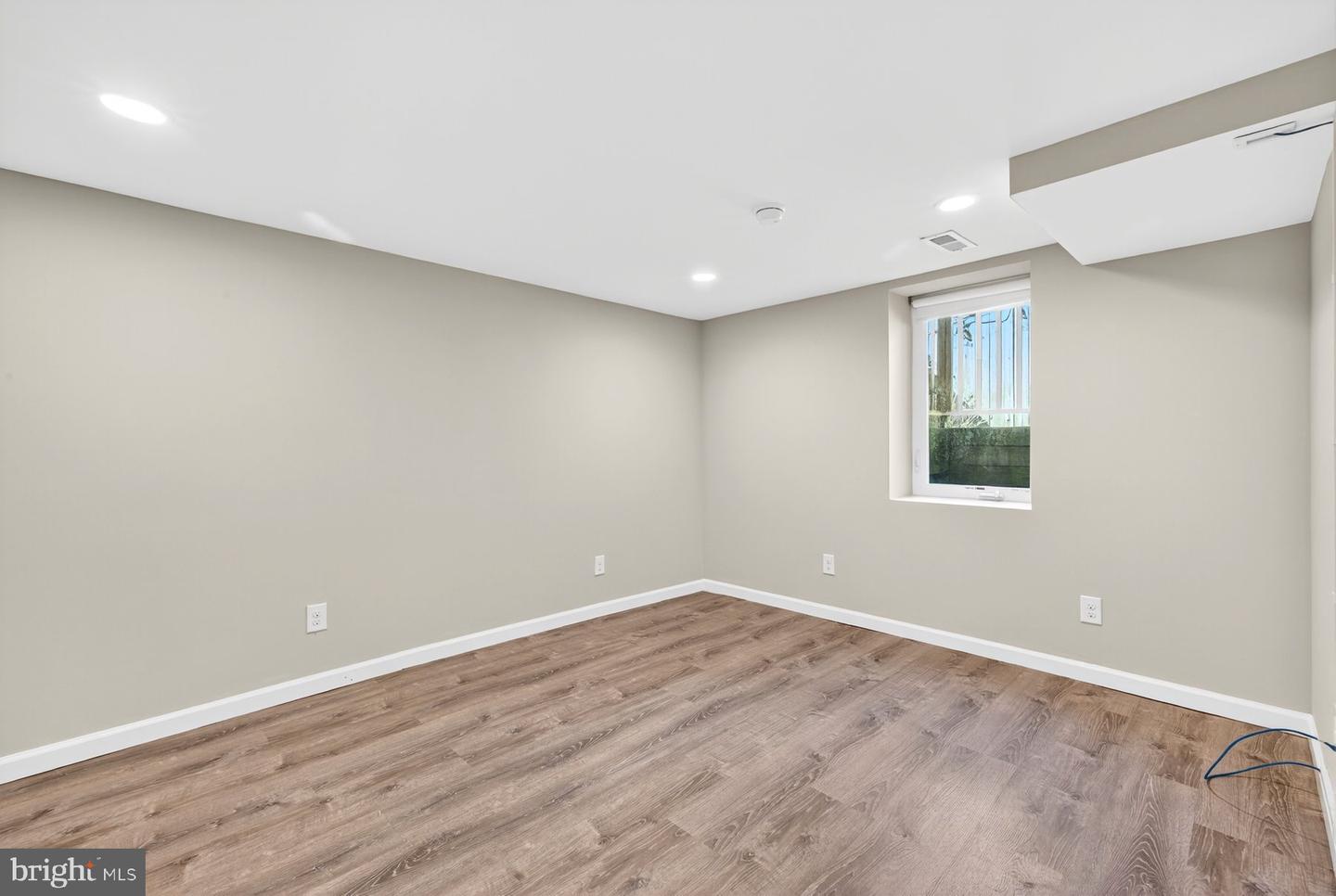 2706 FARMINGTON DR, ALEXANDRIA, Virginia 22303, 2 Bedrooms Bedrooms, ,2 BathroomsBathrooms,Residential,For sale,2706 FARMINGTON DR,VAFX2274130 MLS # VAFX2274130