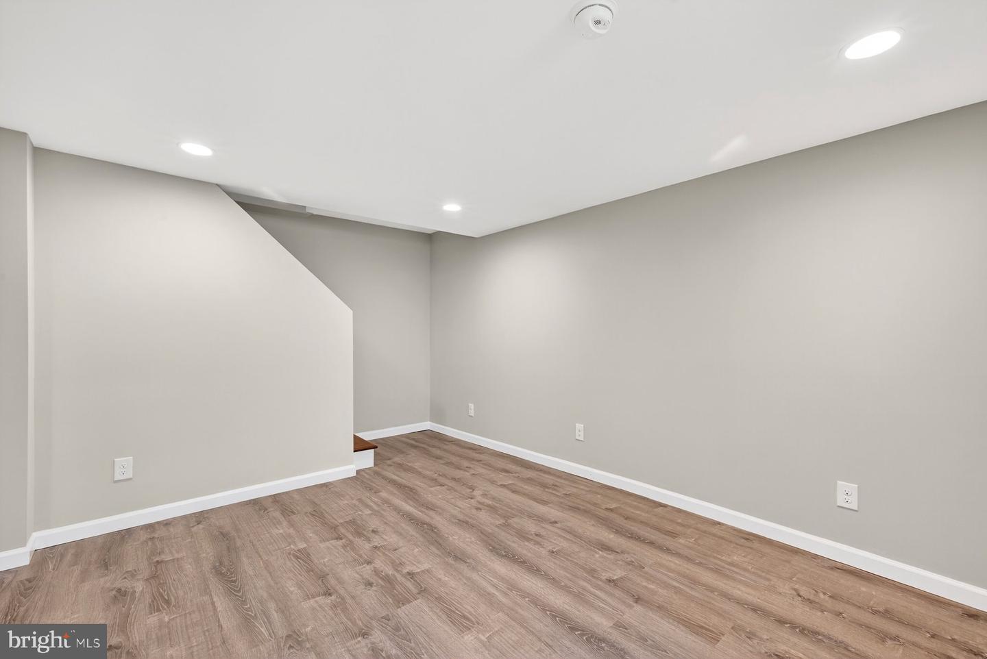 2706 FARMINGTON DR, ALEXANDRIA, Virginia 22303, 2 Bedrooms Bedrooms, ,2 BathroomsBathrooms,Residential,For sale,2706 FARMINGTON DR,VAFX2274130 MLS # VAFX2274130