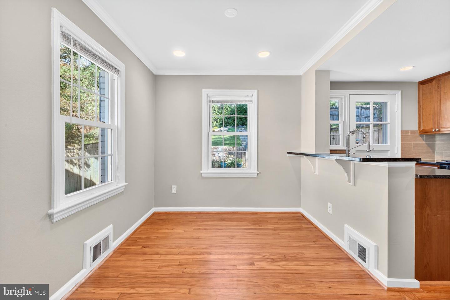 2706 FARMINGTON DR, ALEXANDRIA, Virginia 22303, 2 Bedrooms Bedrooms, ,2 BathroomsBathrooms,Residential,For sale,2706 FARMINGTON DR,VAFX2274130 MLS # VAFX2274130