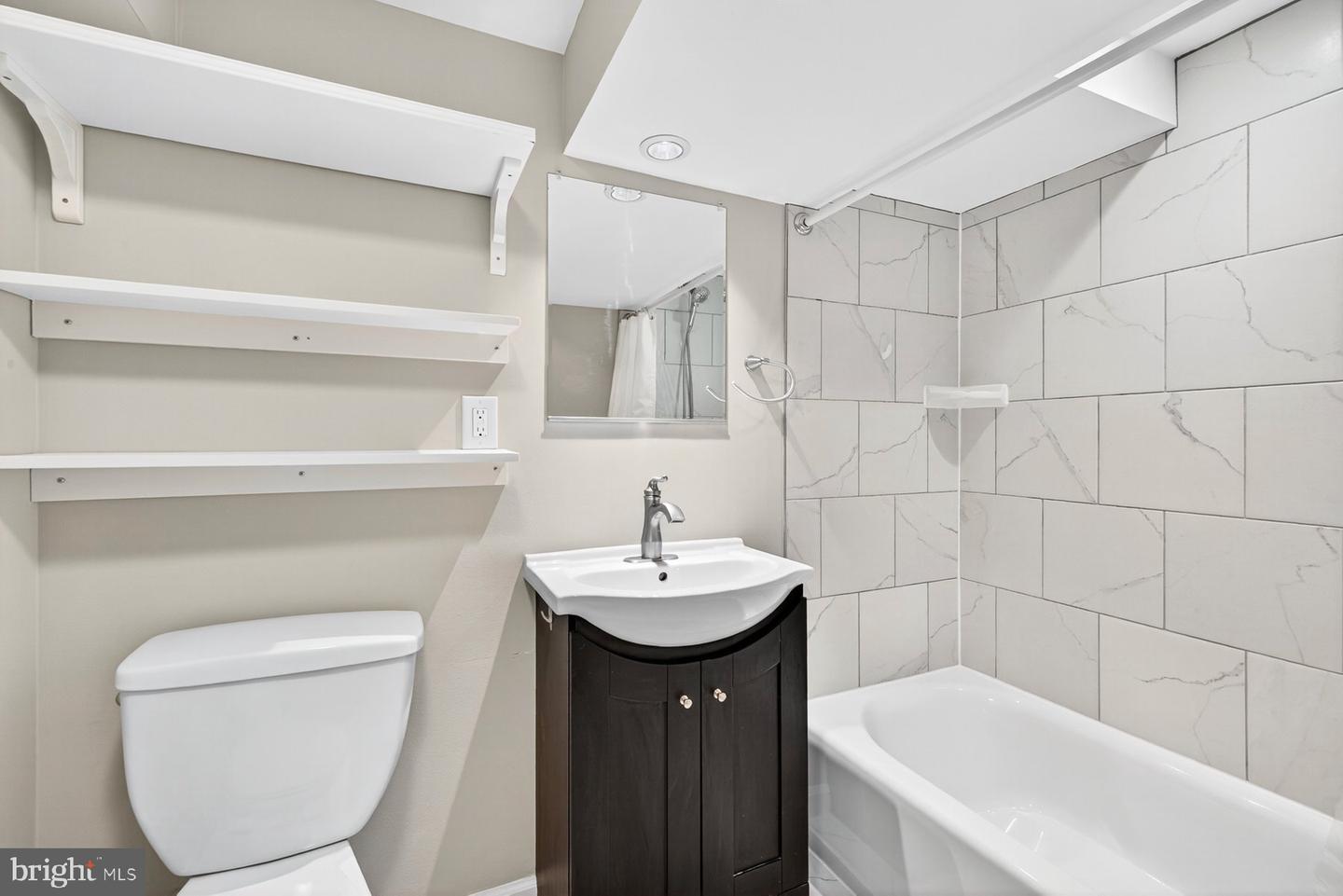2706 FARMINGTON DR, ALEXANDRIA, Virginia 22303, 2 Bedrooms Bedrooms, ,2 BathroomsBathrooms,Residential,For sale,2706 FARMINGTON DR,VAFX2274130 MLS # VAFX2274130