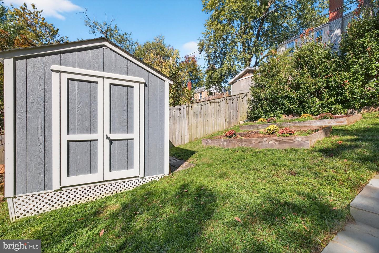 2706 FARMINGTON DR, ALEXANDRIA, Virginia 22303, 2 Bedrooms Bedrooms, ,2 BathroomsBathrooms,Residential,For sale,2706 FARMINGTON DR,VAFX2274130 MLS # VAFX2274130