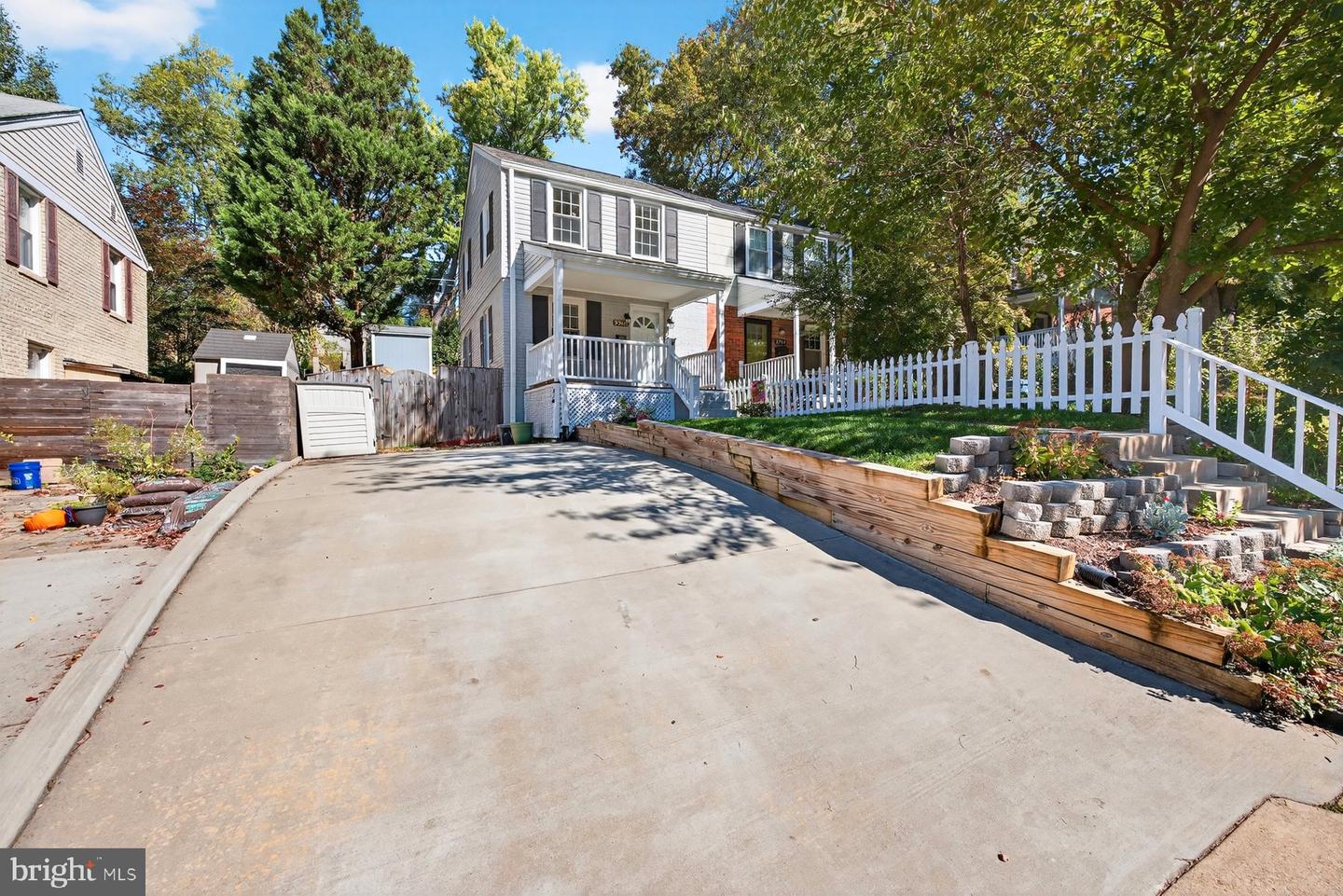 2706 FARMINGTON DR, ALEXANDRIA, Virginia 22303, 2 Bedrooms Bedrooms, ,2 BathroomsBathrooms,Residential,For sale,2706 FARMINGTON DR,VAFX2274130 MLS # VAFX2274130