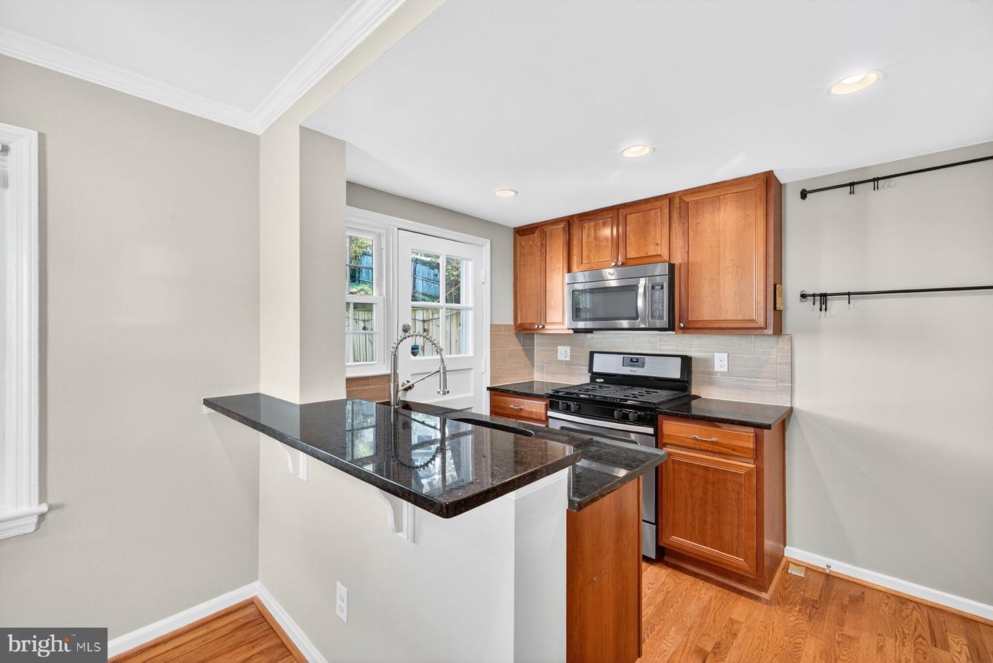 2706 FARMINGTON DR, ALEXANDRIA, Virginia 22303, 2 Bedrooms Bedrooms, ,2 BathroomsBathrooms,Residential,For sale,2706 FARMINGTON DR,VAFX2274130 MLS # VAFX2274130