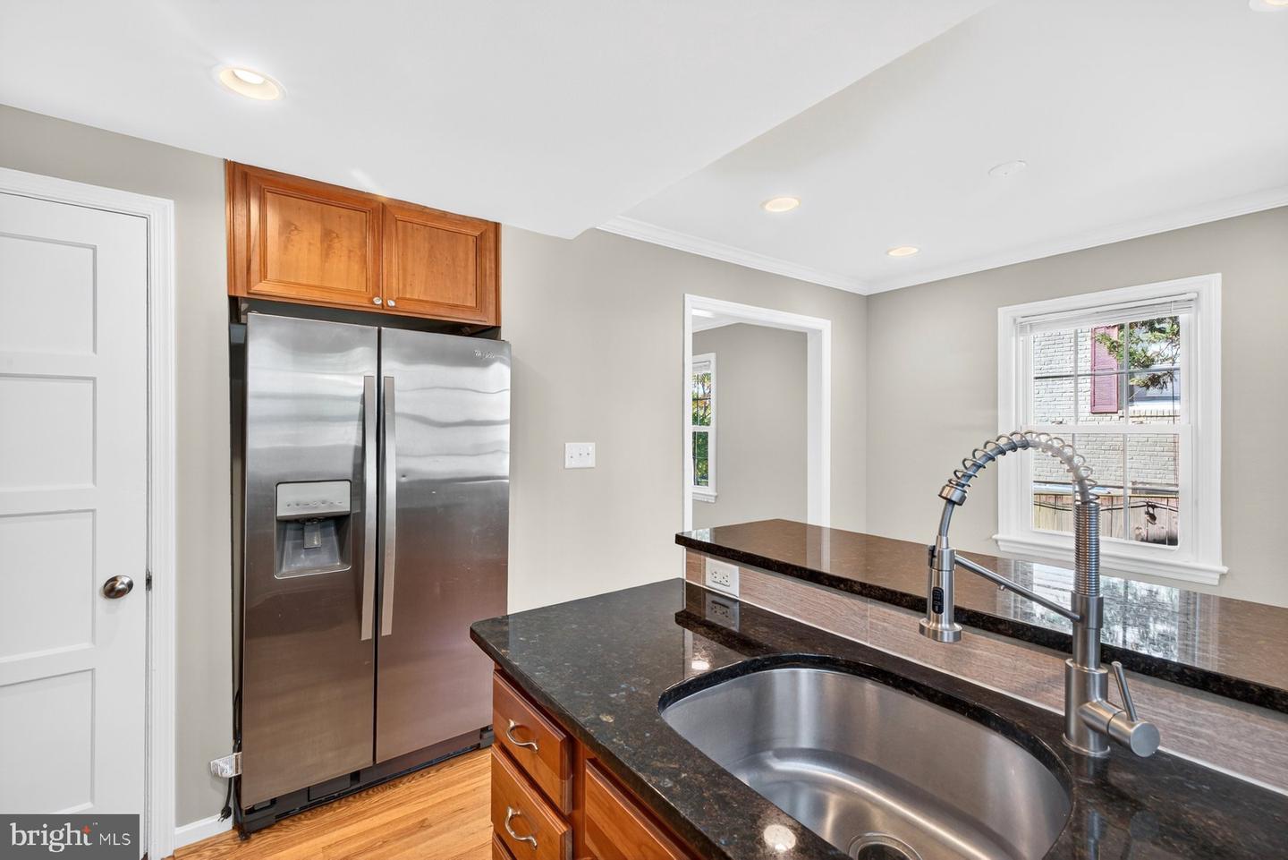 2706 FARMINGTON DR, ALEXANDRIA, Virginia 22303, 2 Bedrooms Bedrooms, ,2 BathroomsBathrooms,Residential,For sale,2706 FARMINGTON DR,VAFX2274130 MLS # VAFX2274130