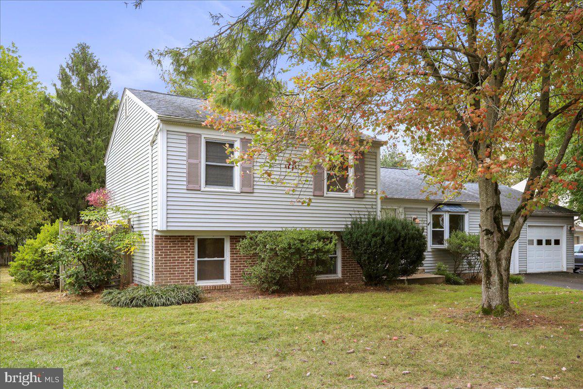 2653 FANIEUL HALL CT, HERNDON, Virginia 20171, 3 Bedrooms Bedrooms, ,2 BathroomsBathrooms,Residential,For sale,2653 FANIEUL HALL CT,VAFX2274156 MLS # VAFX2274156