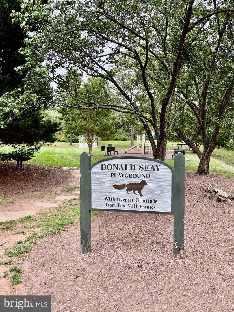 2653 FANIEUL HALL CT, HERNDON, Virginia 20171, 3 Bedrooms Bedrooms, ,2 BathroomsBathrooms,Residential,For sale,2653 FANIEUL HALL CT,VAFX2274156 MLS # VAFX2274156